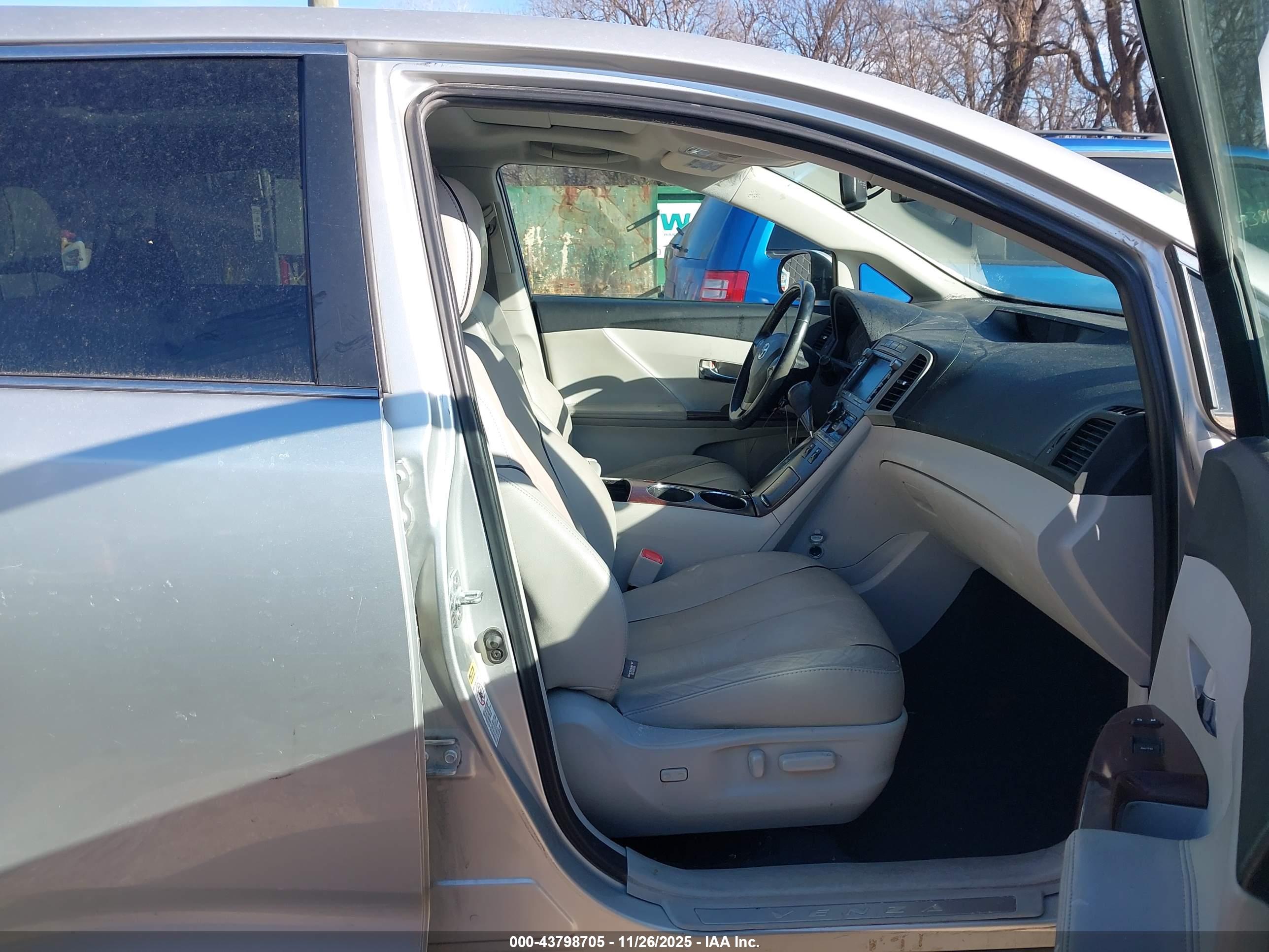 TOYOTA VENZA image 5