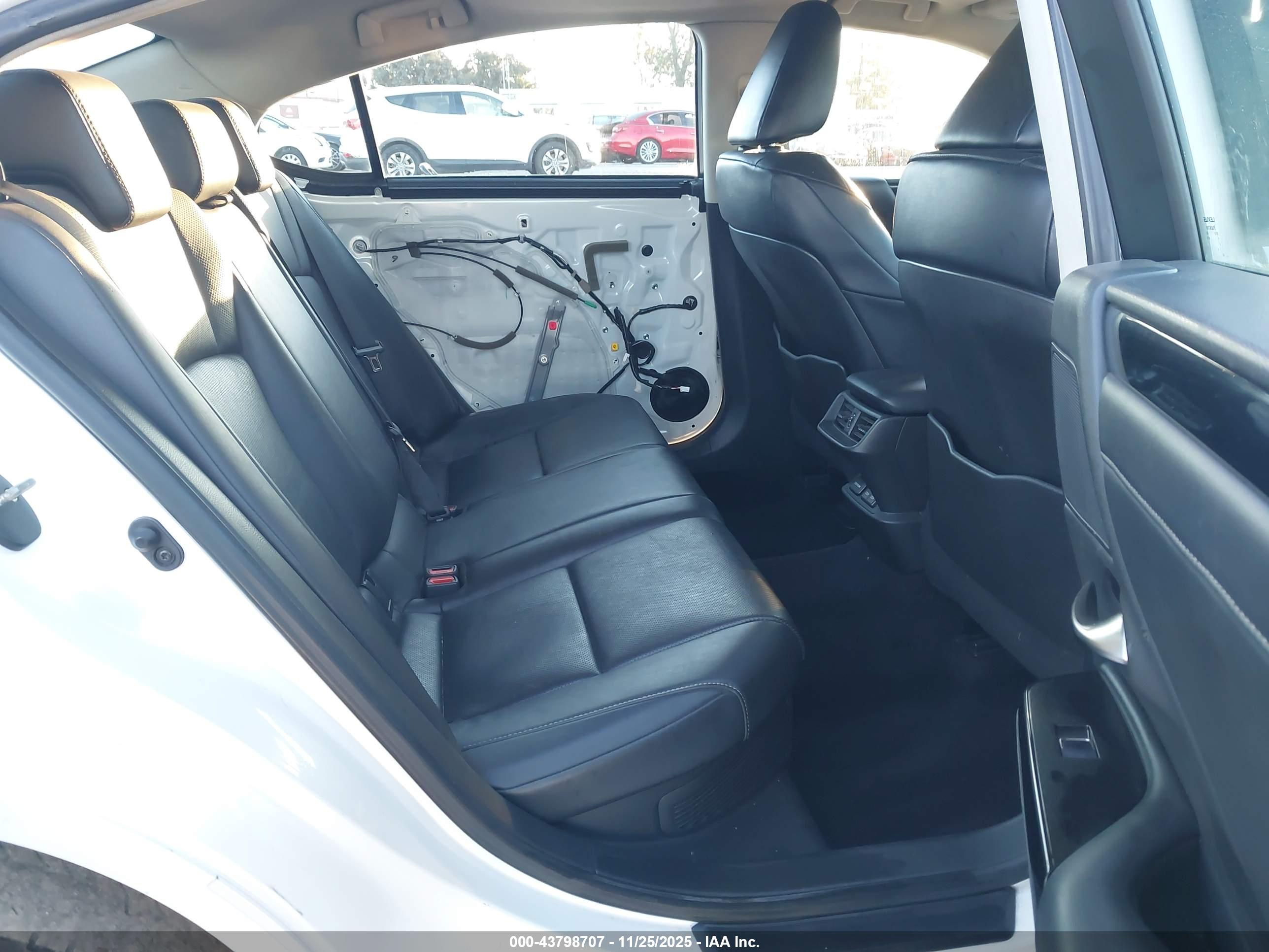 LEXUS ES image 8