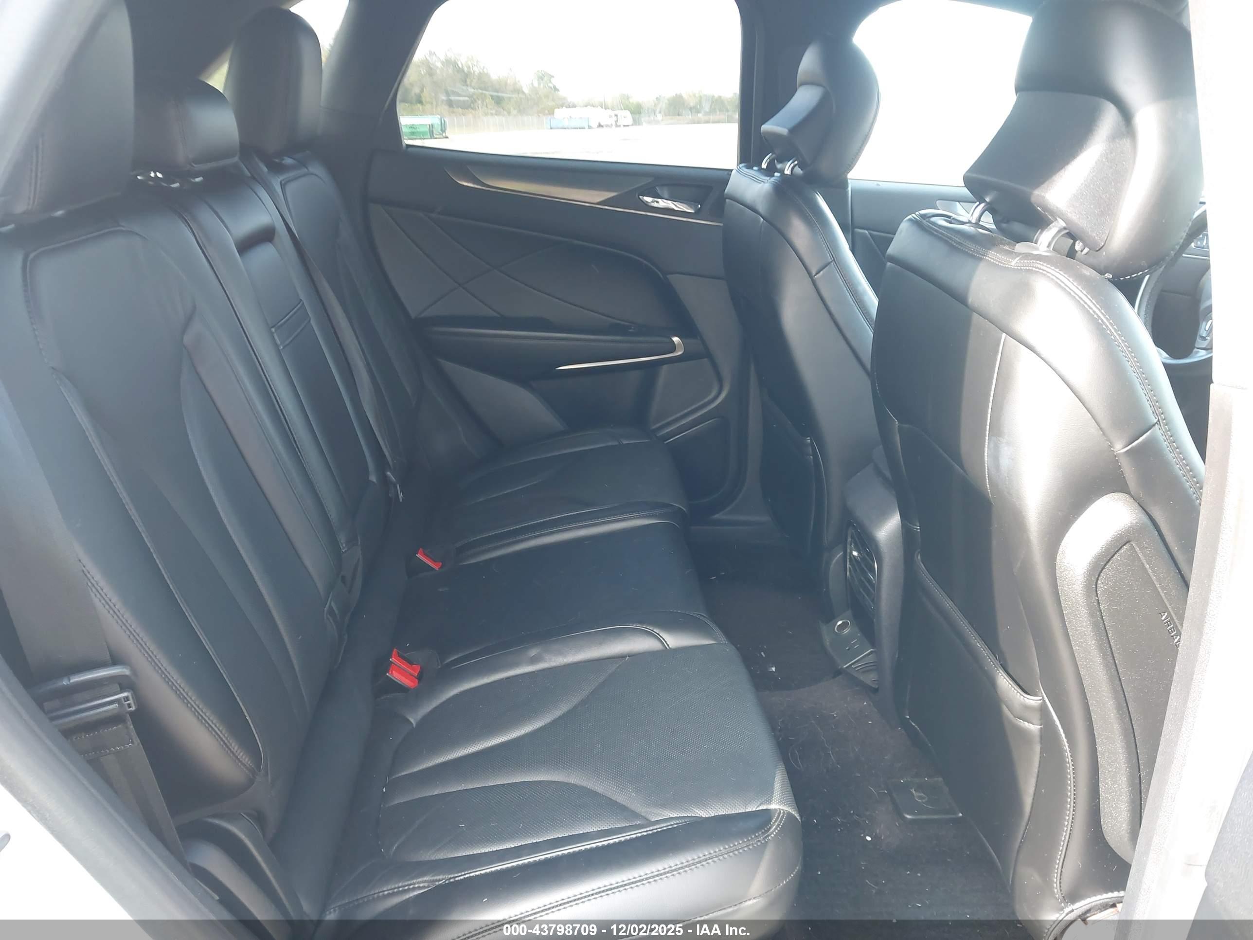 LINCOLN MKC image 8