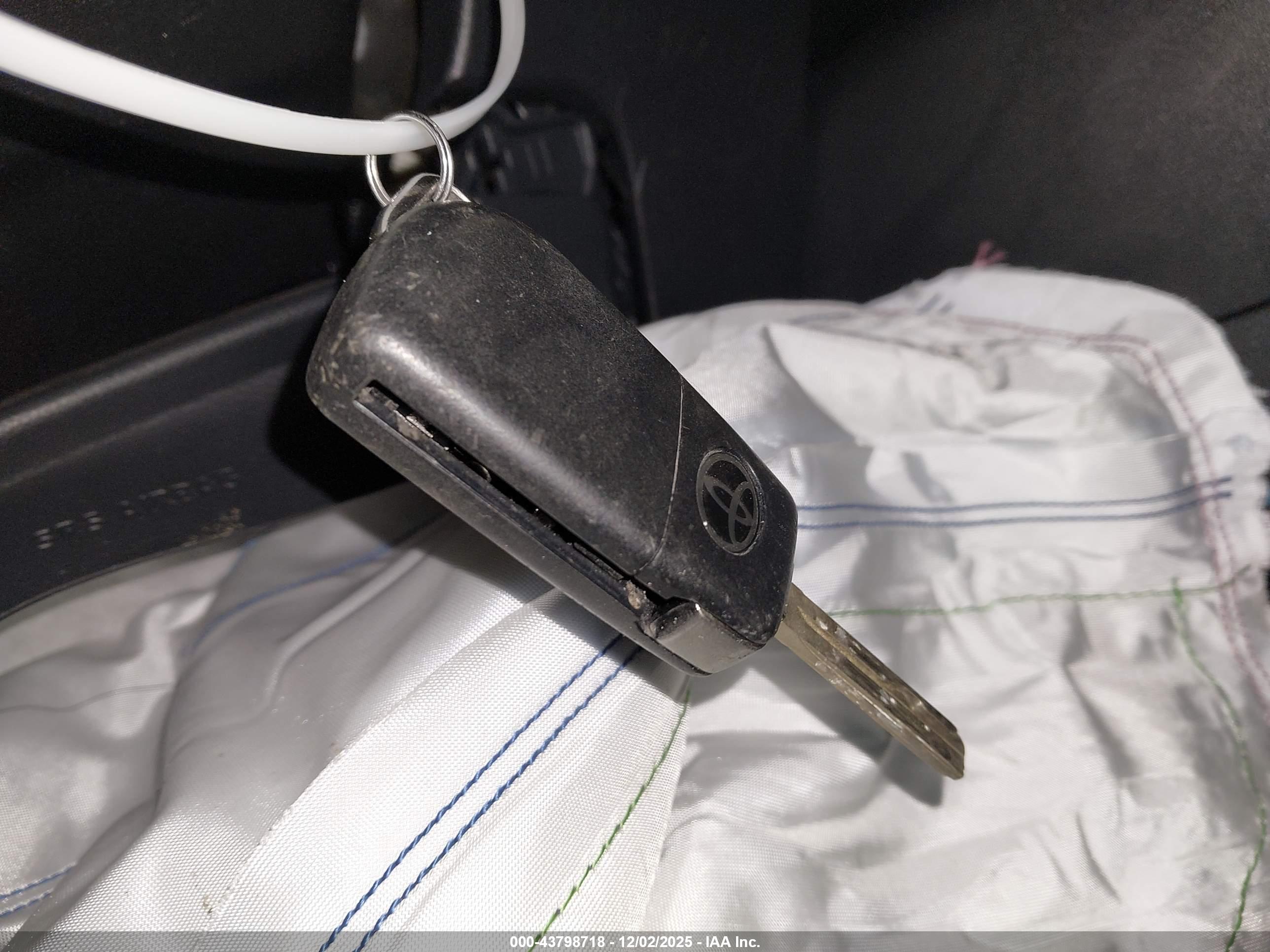 TOYOTA COROLLA image 11