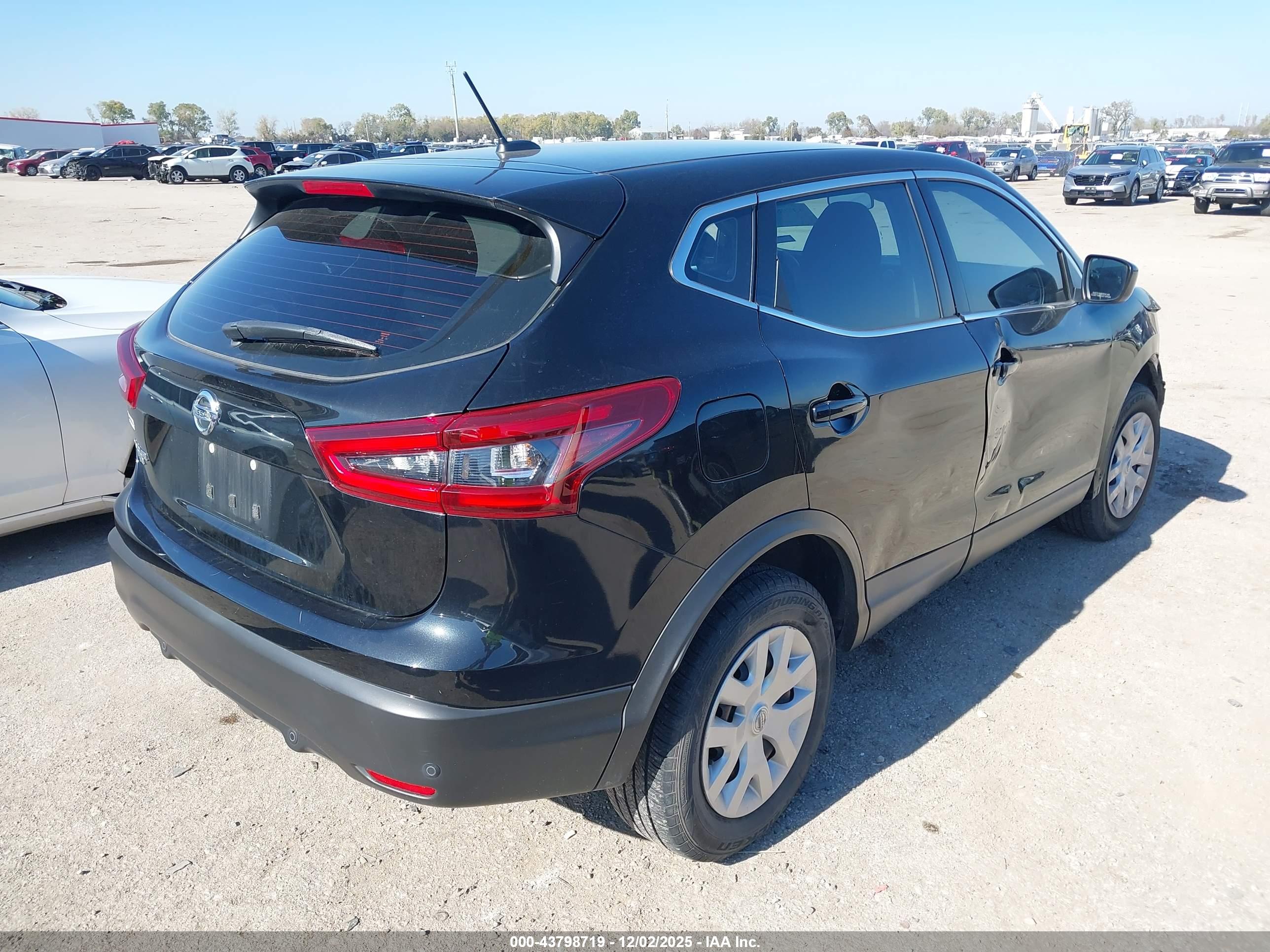 NISSAN ROGUE image 4