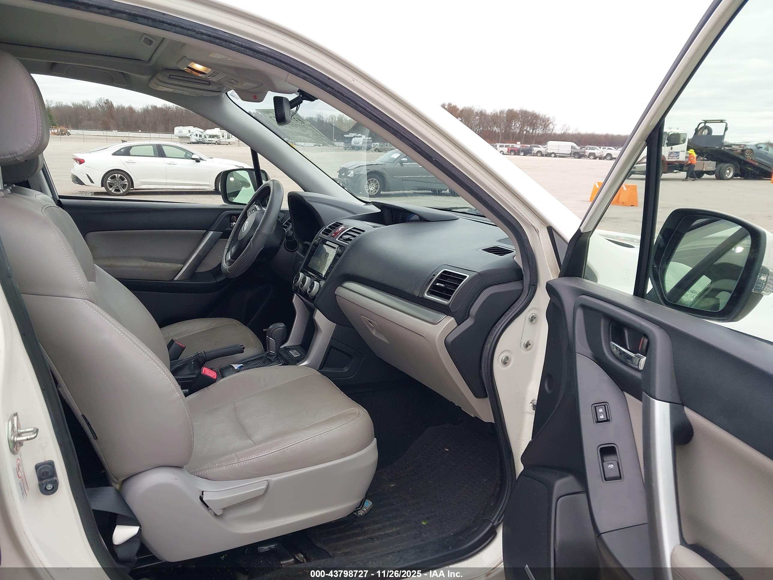 SUBARU FORESTER image 5