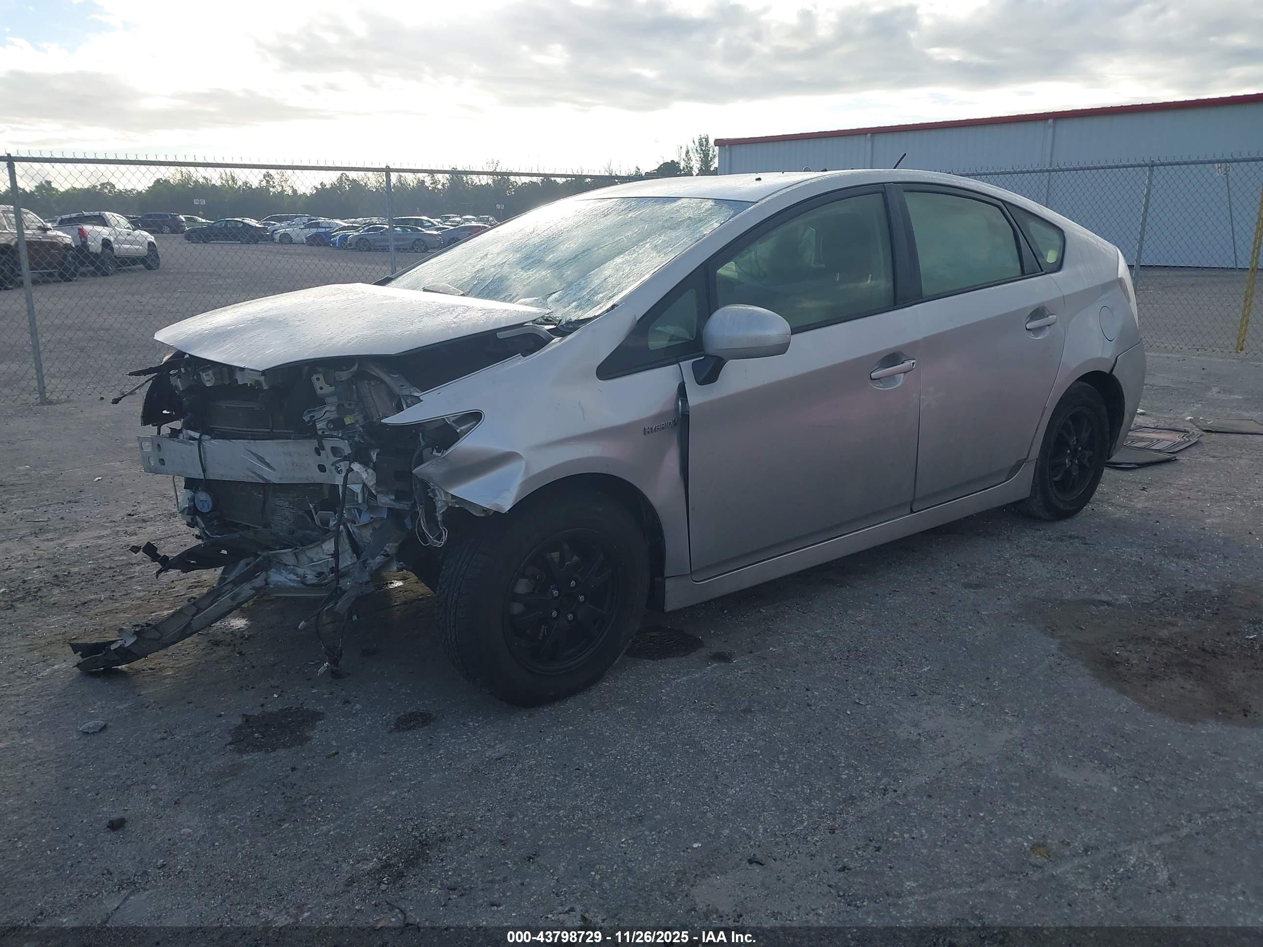 TOYOTA PRIUS image 2