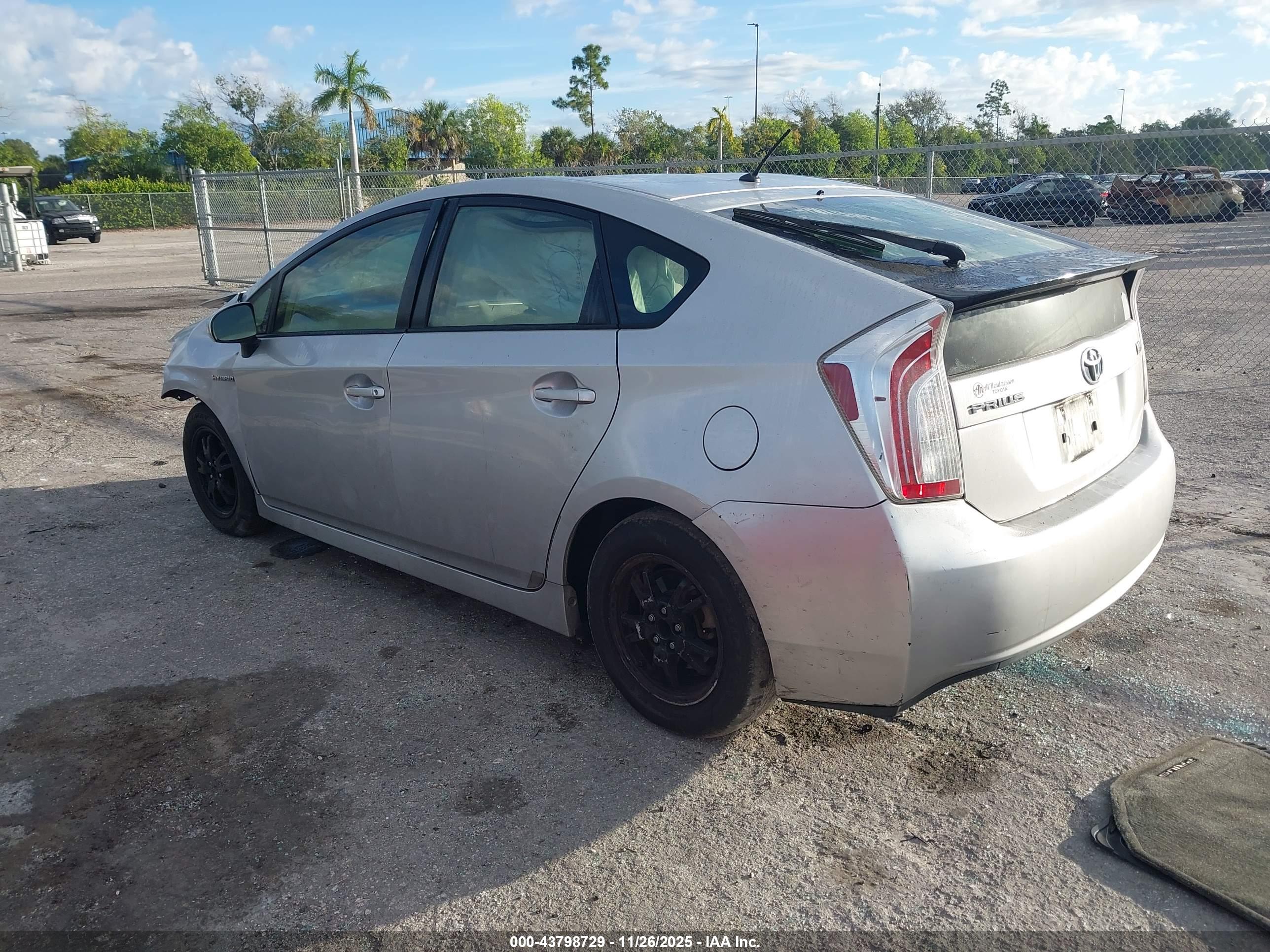 TOYOTA PRIUS image 3