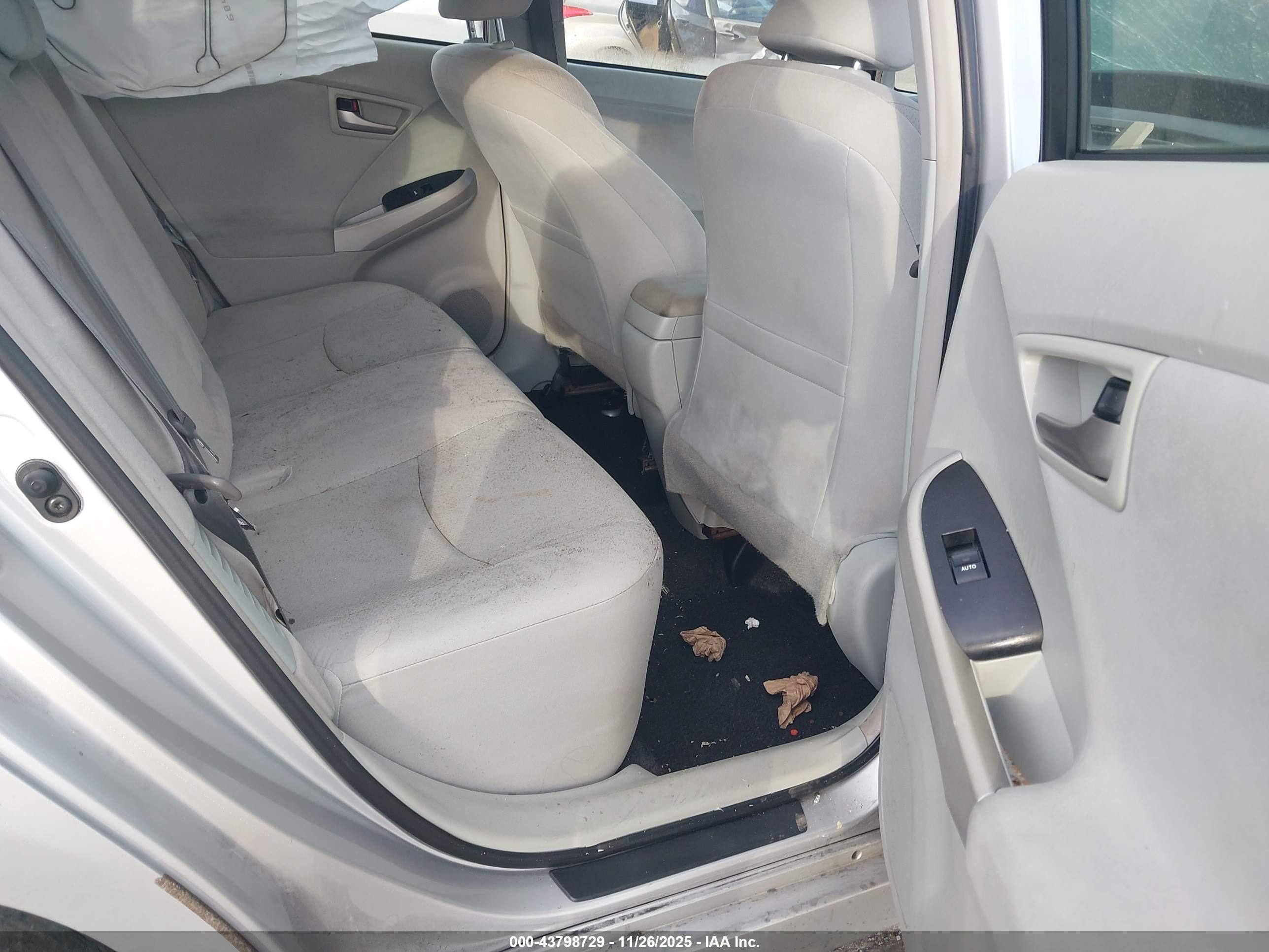 TOYOTA PRIUS image 8