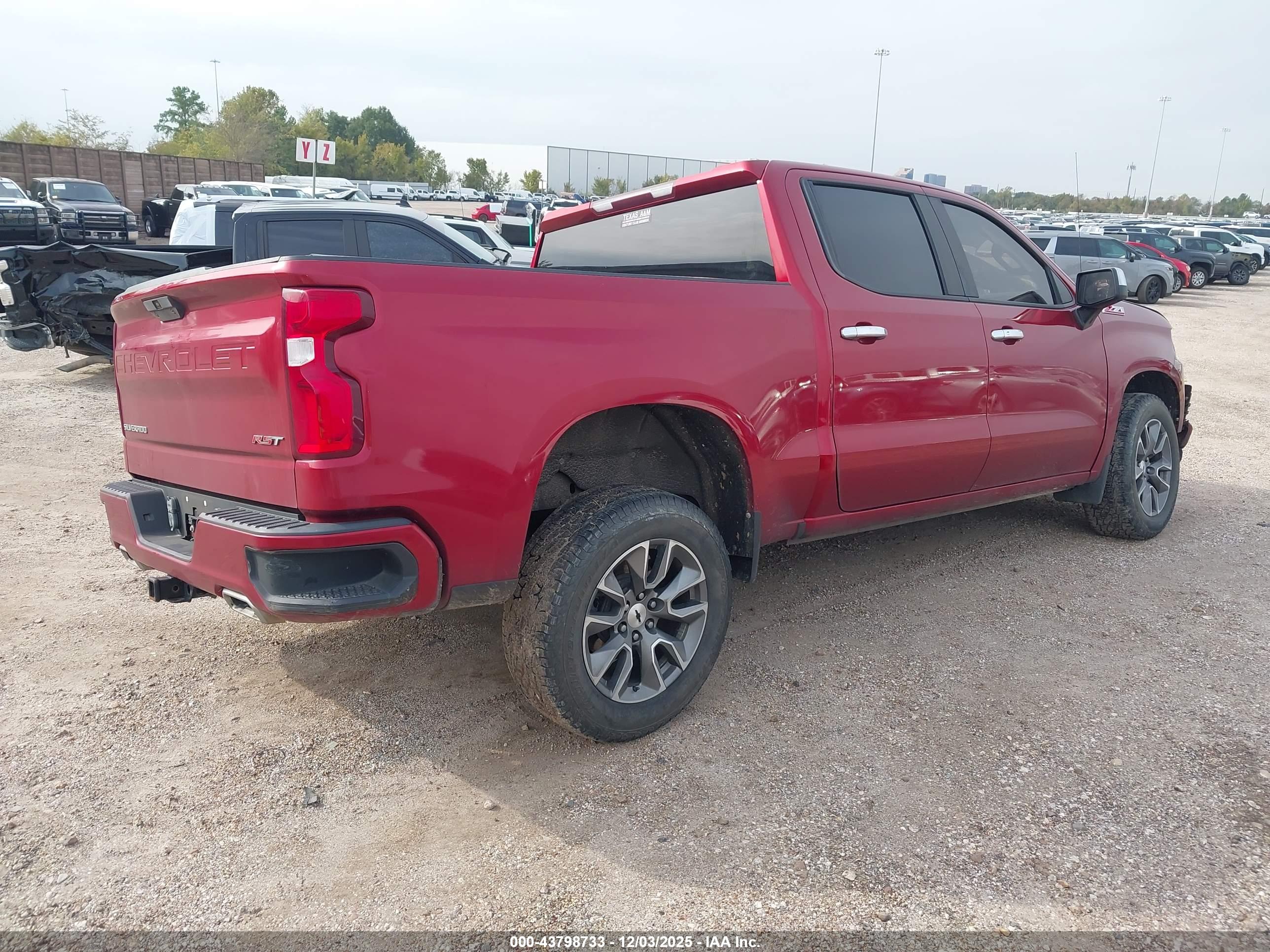 CHEVROLET SILVERADO image 4
