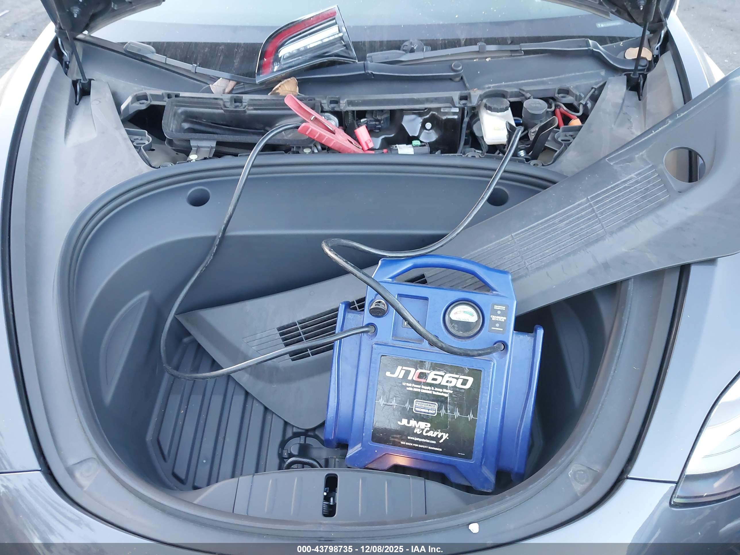 TESLA MODEL image 10