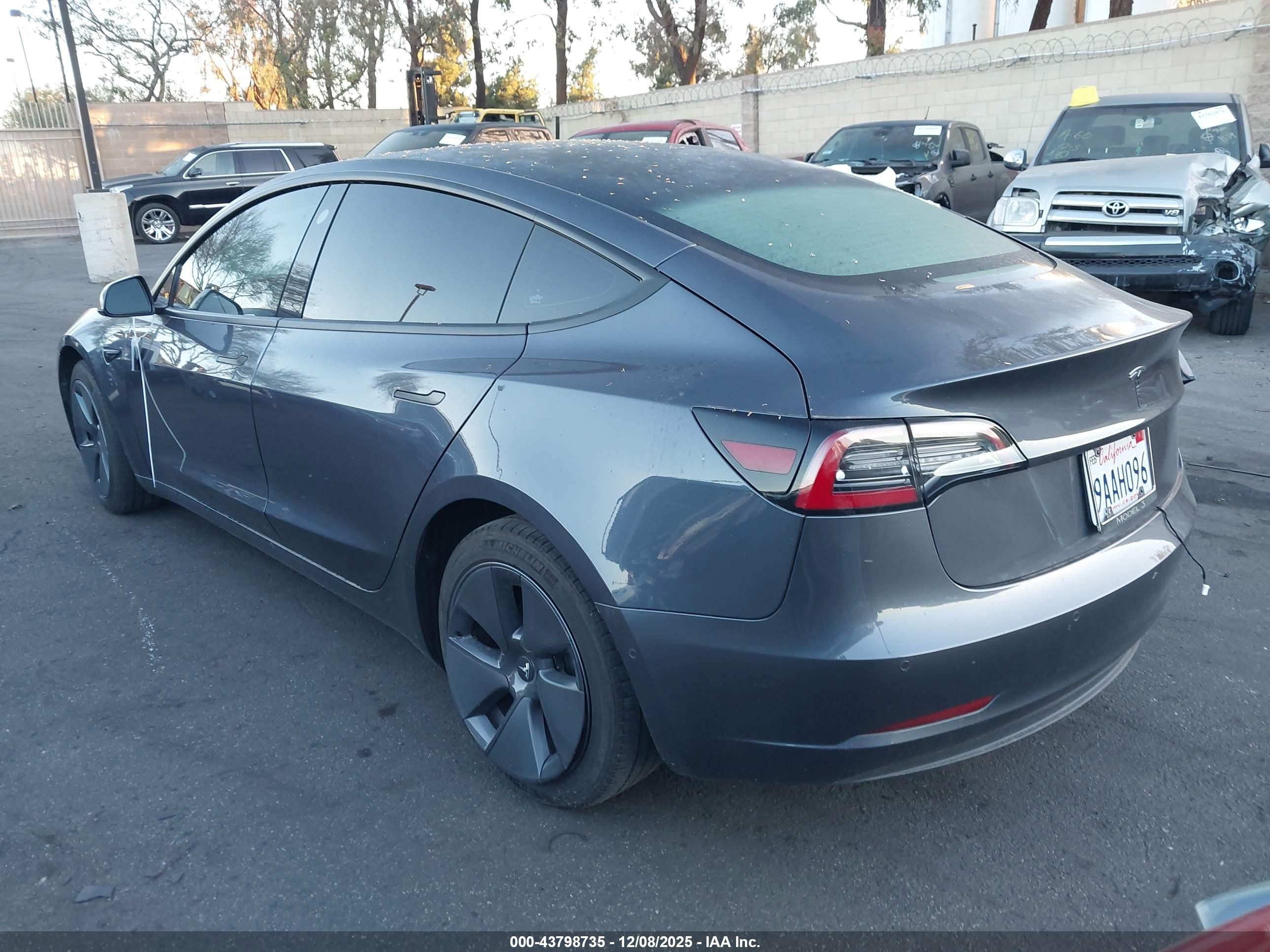 TESLA MODEL image 3