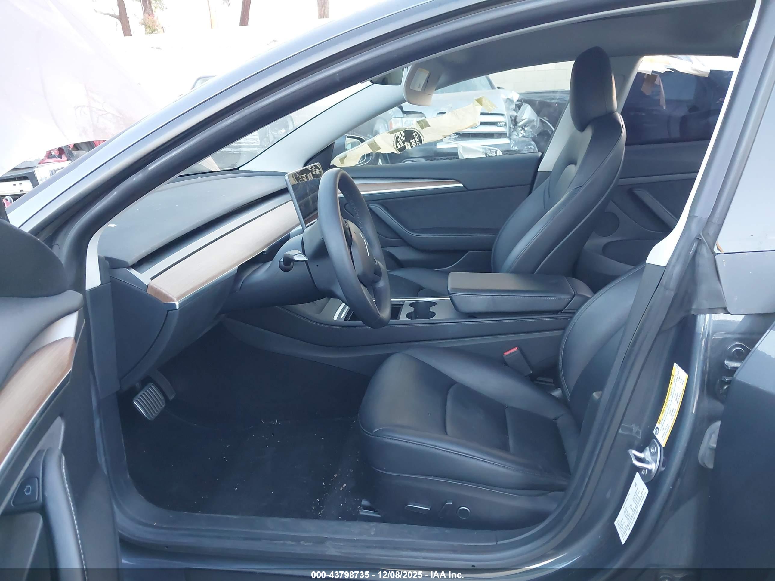 TESLA MODEL image 5