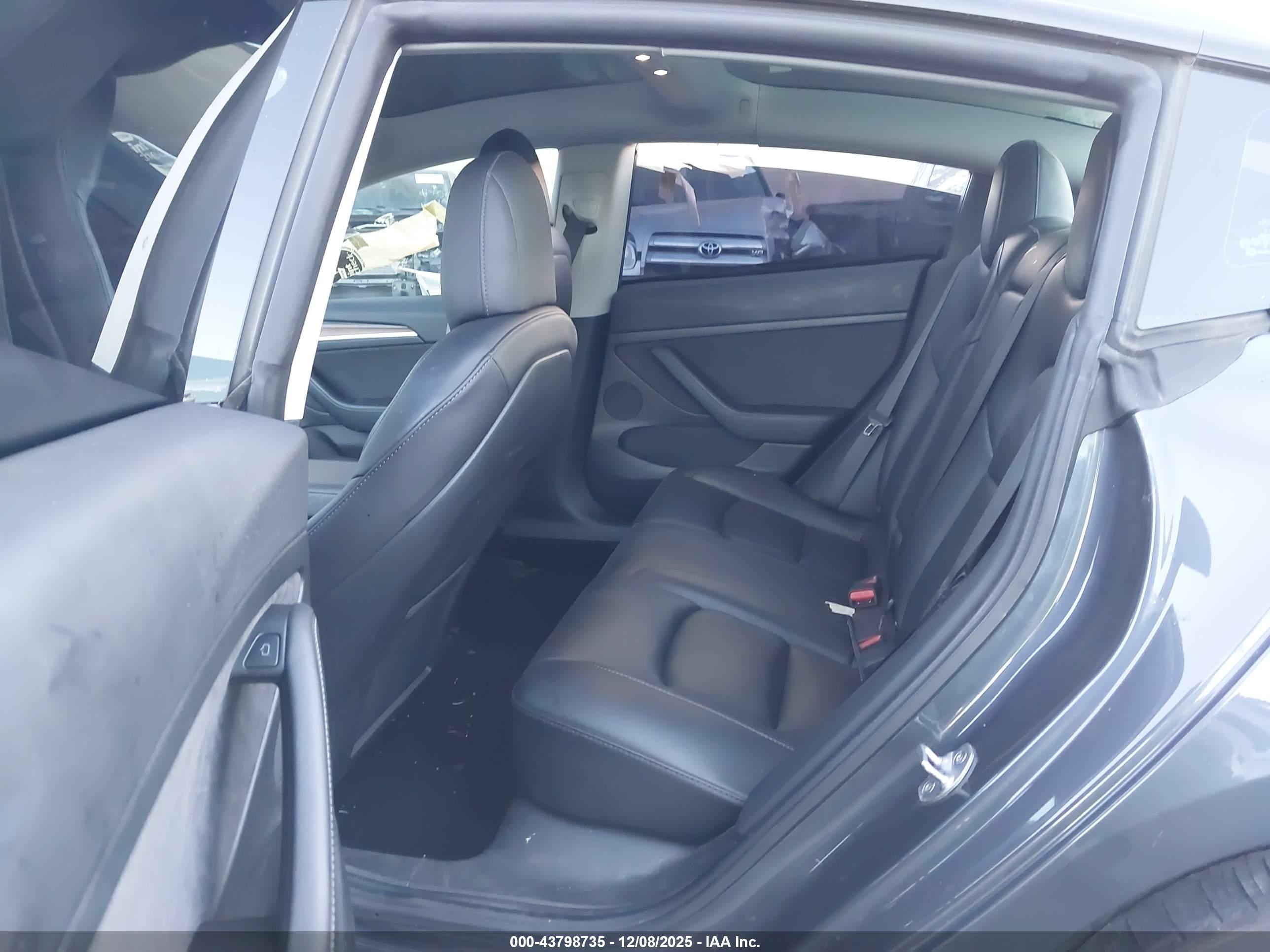 TESLA MODEL image 8