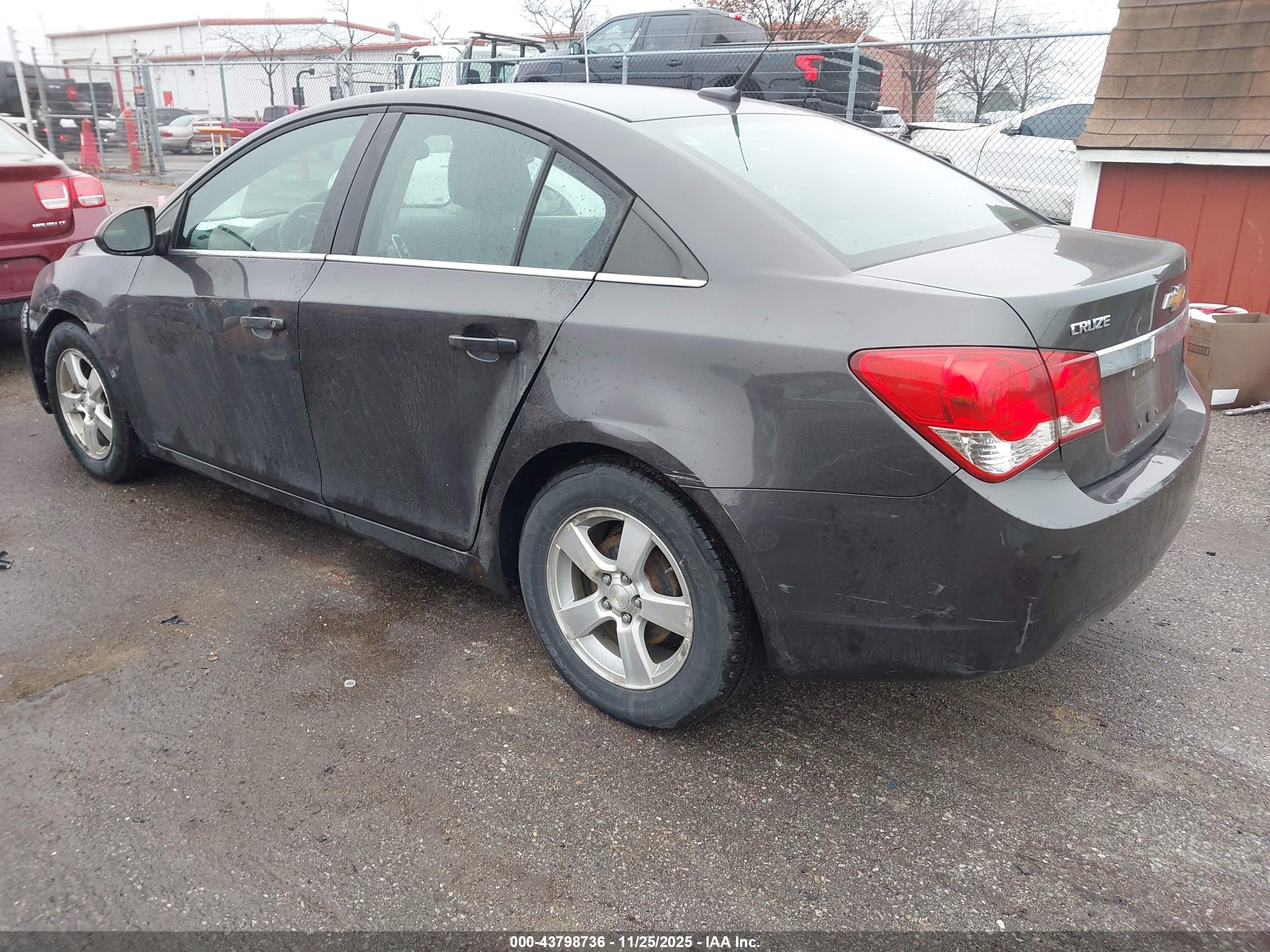 CHEVROLET CRUZE image 3