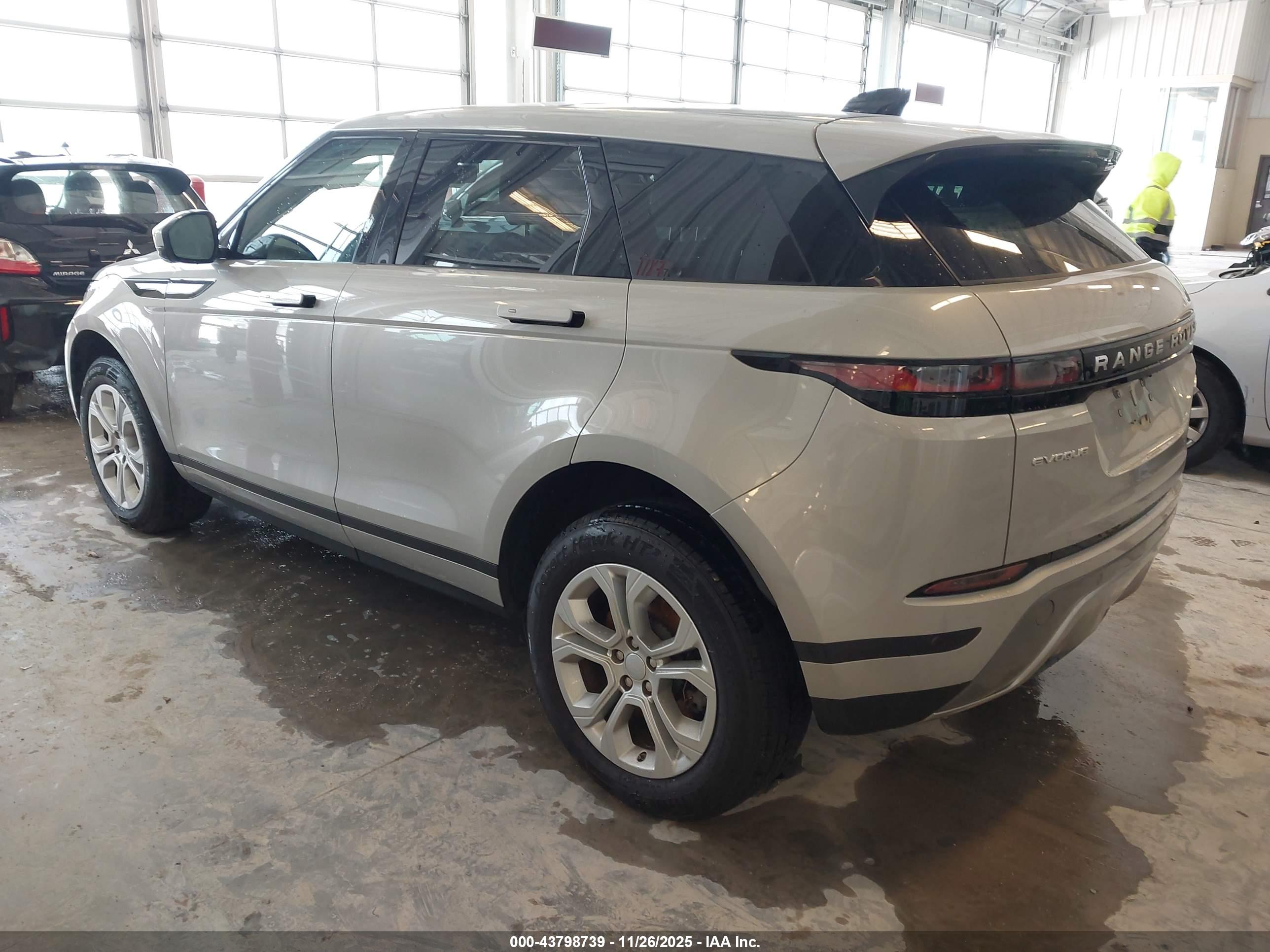 LAND ROVER image 3