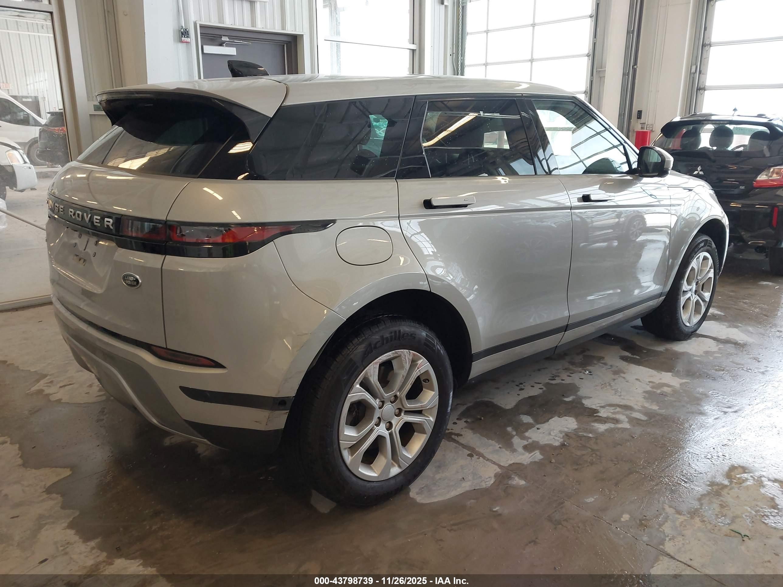 LAND ROVER image 4