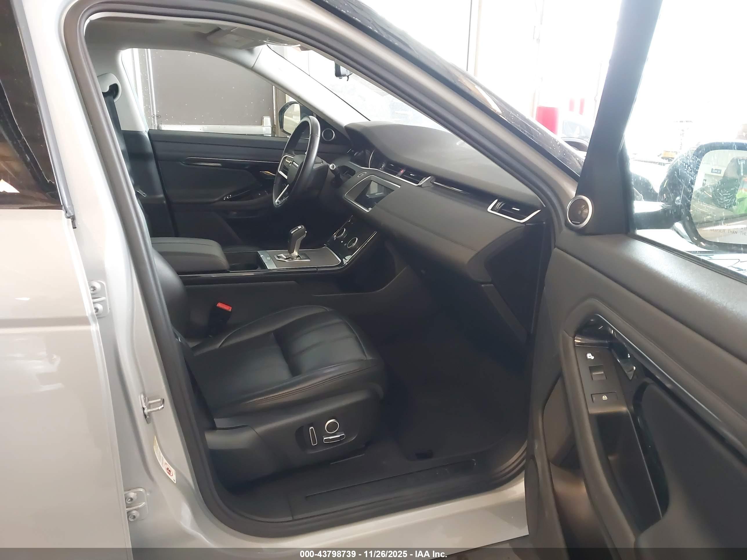 LAND ROVER image 5