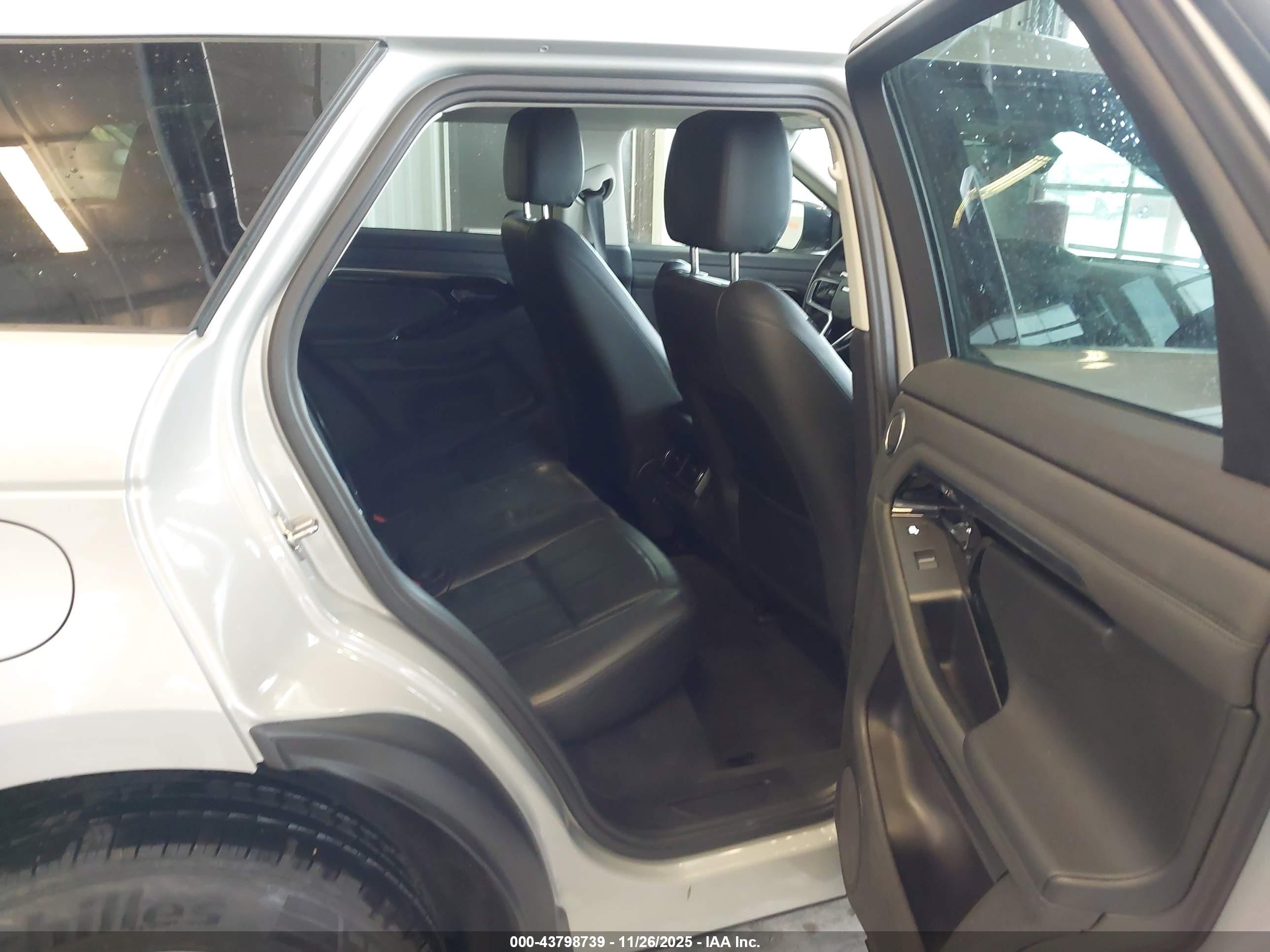 LAND ROVER image 8