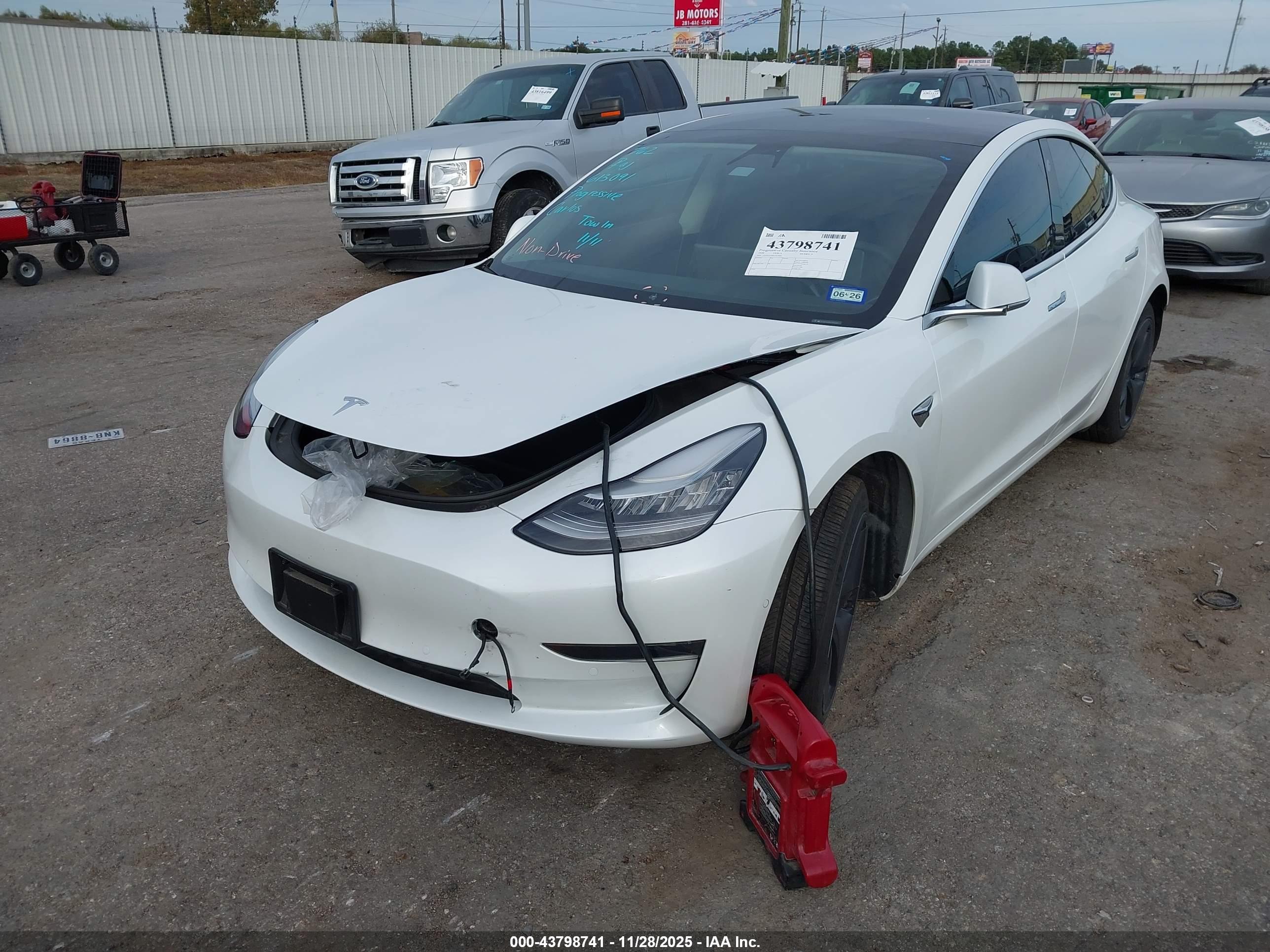 TESLA MODEL image 2