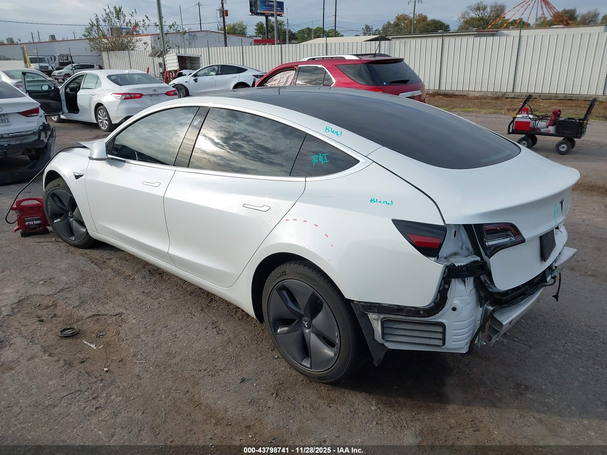 TESLA MODEL image 3