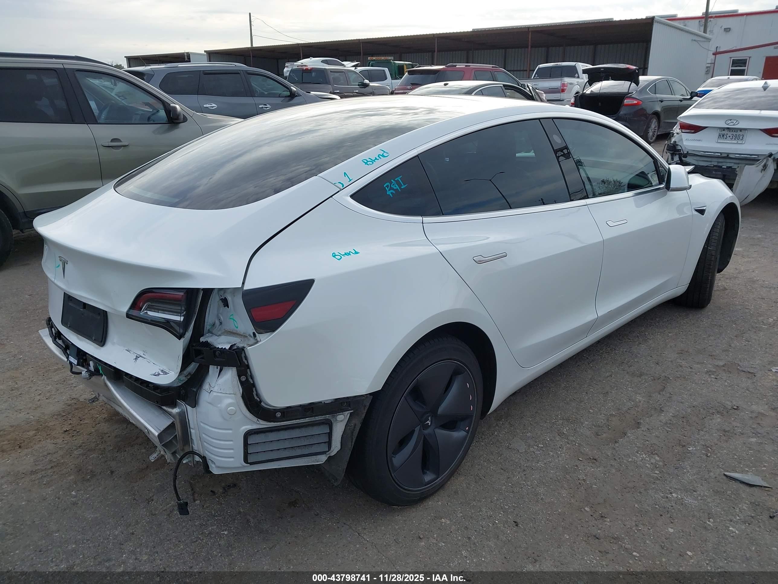 TESLA MODEL image 4