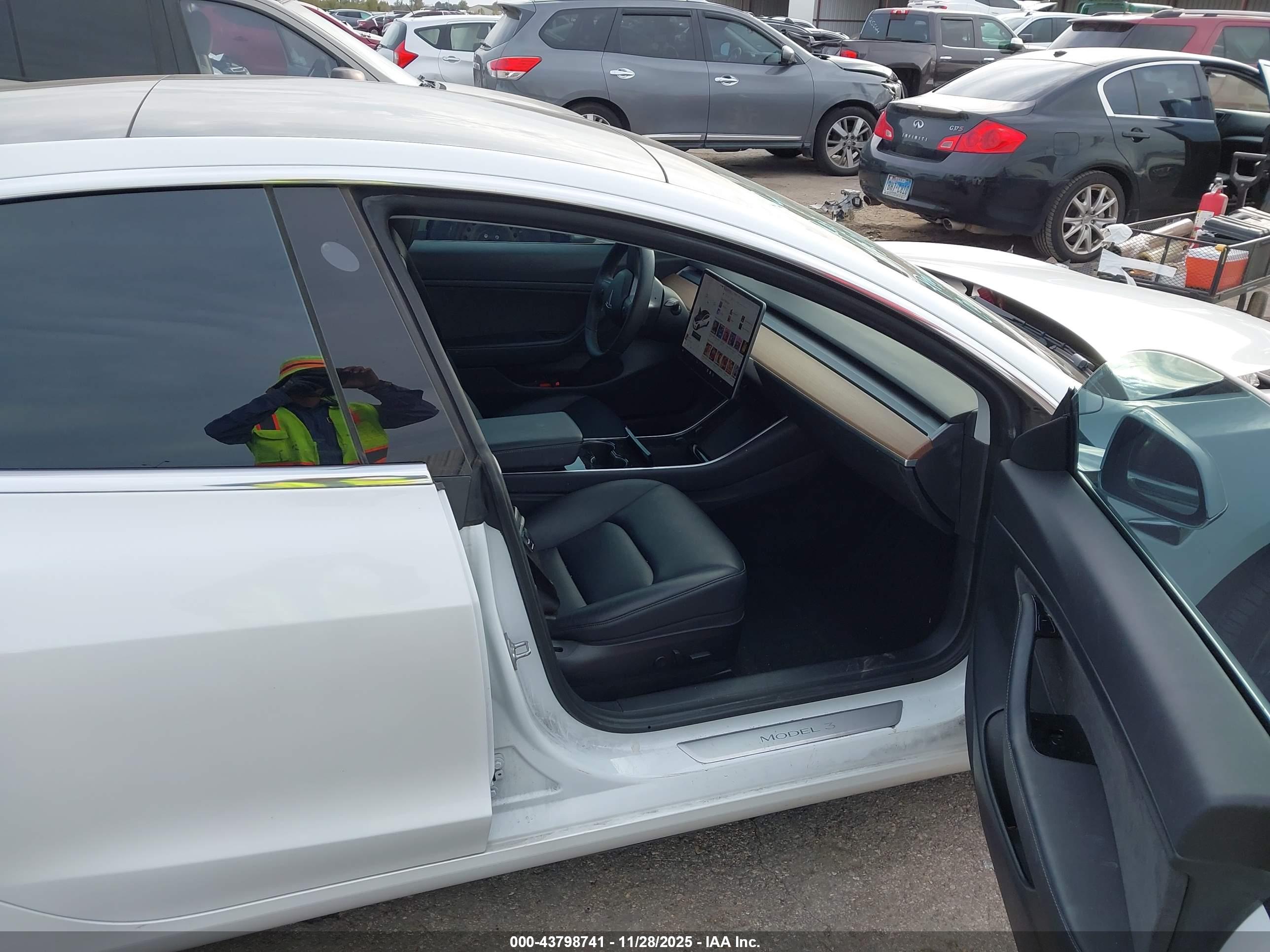 TESLA MODEL image 5
