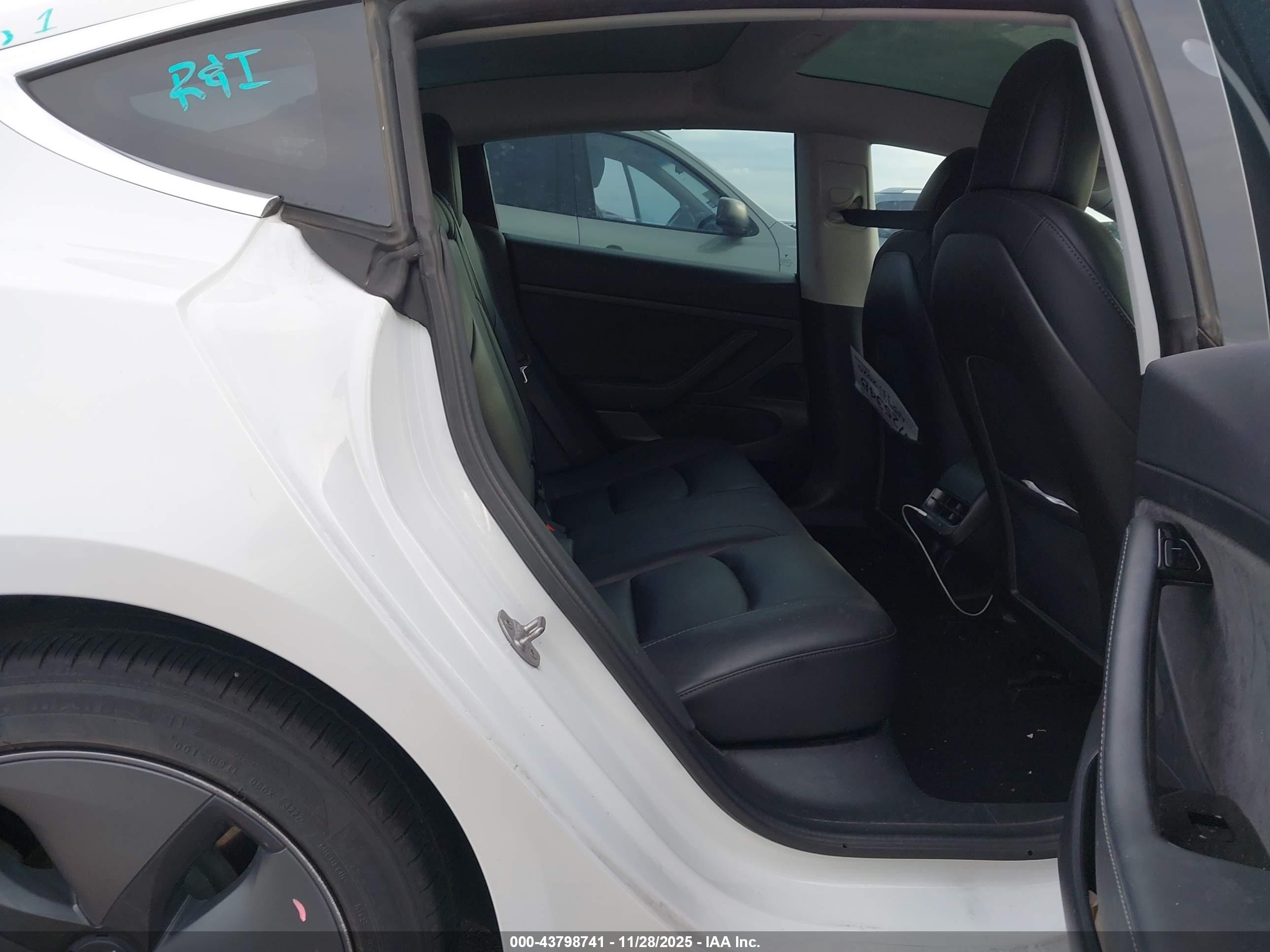 TESLA MODEL image 8
