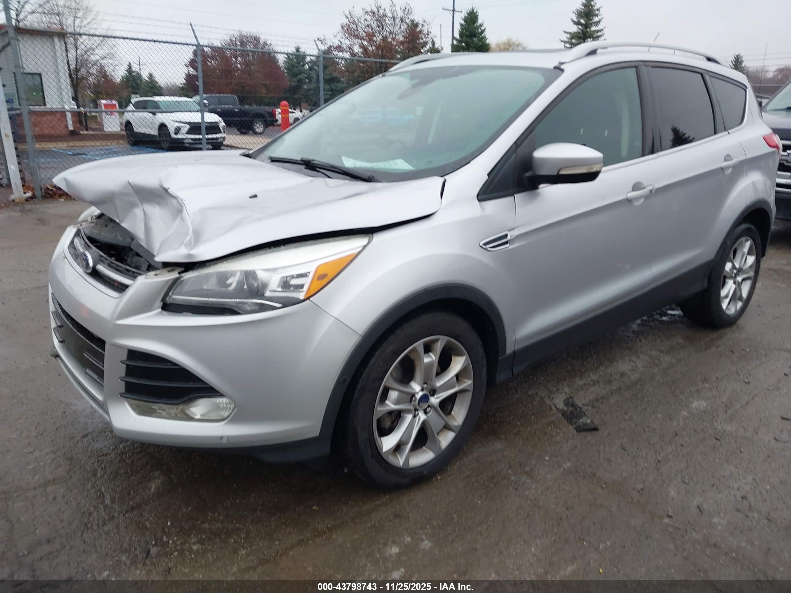 FORD ESCAPE image 2