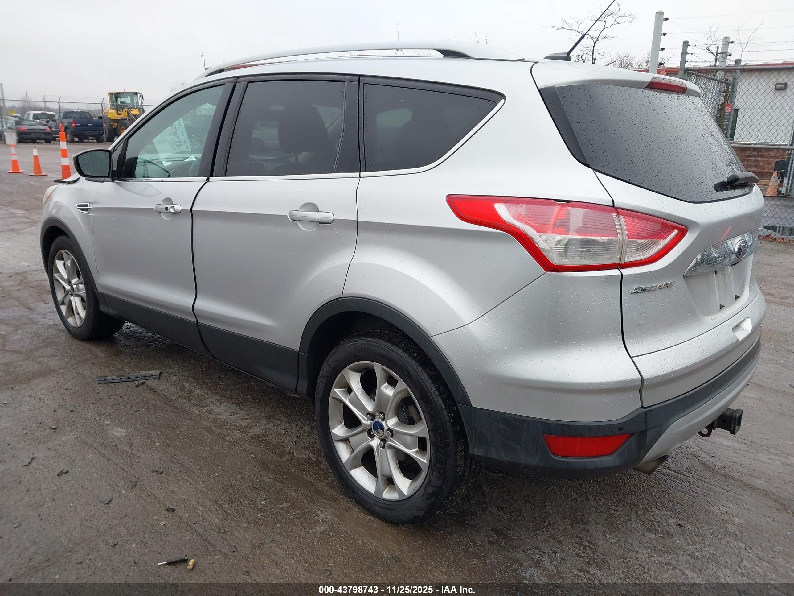FORD ESCAPE image 3