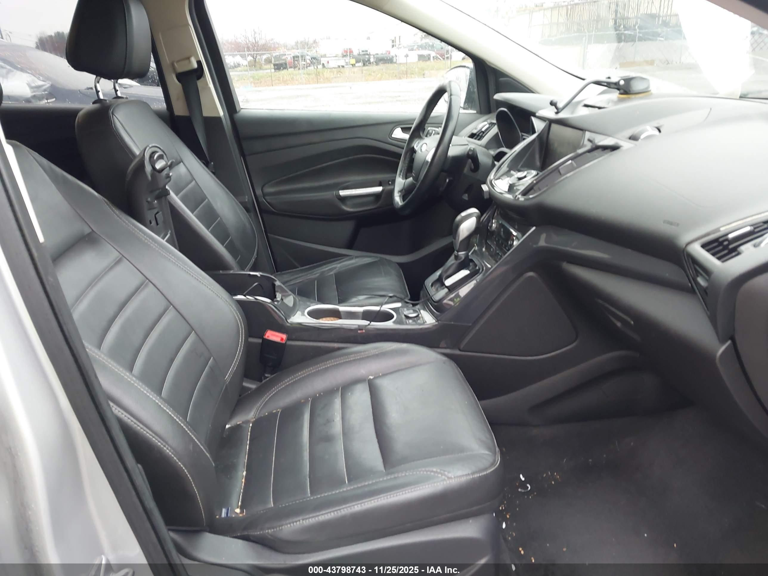 FORD ESCAPE image 5