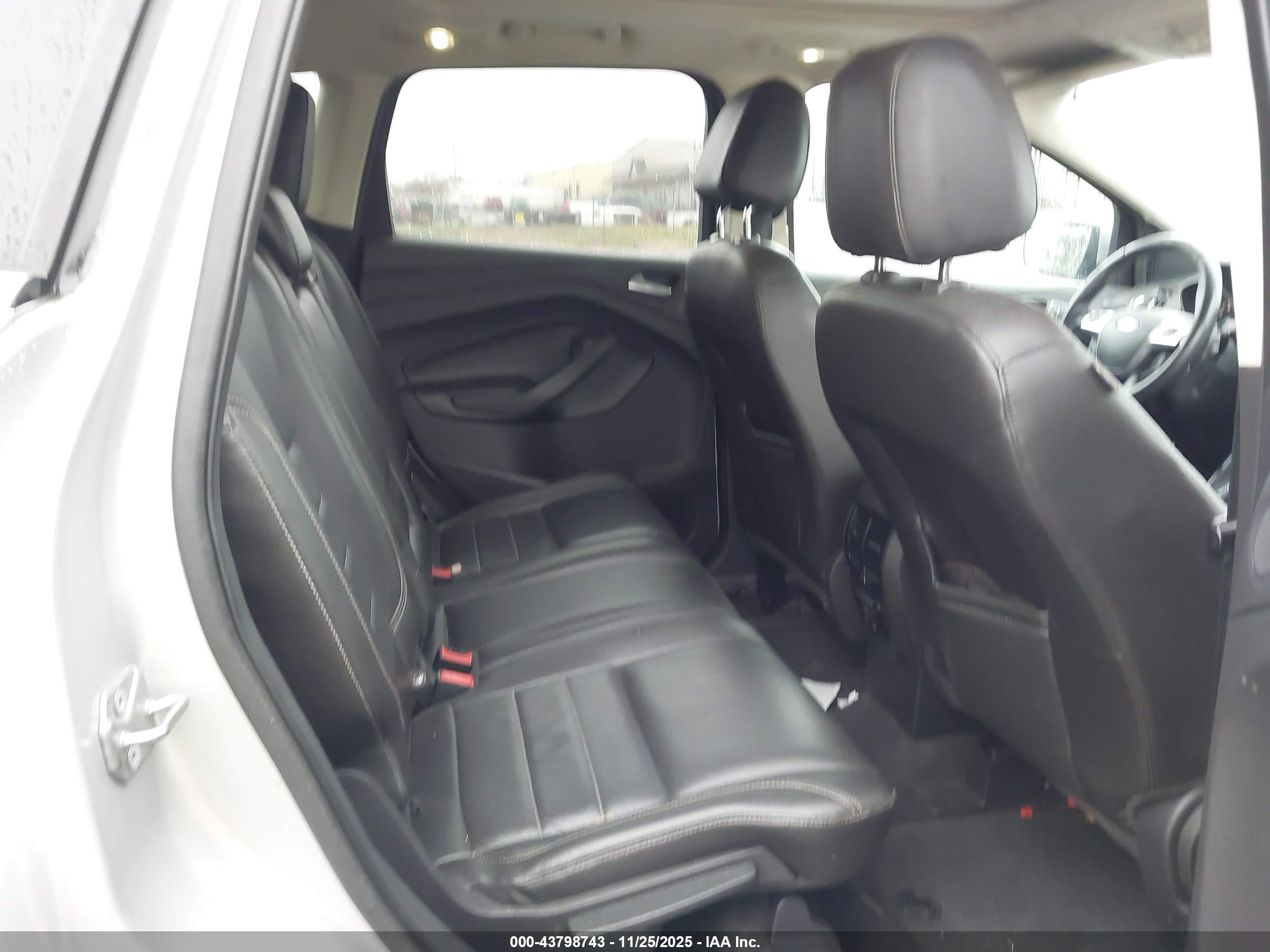 FORD ESCAPE image 8