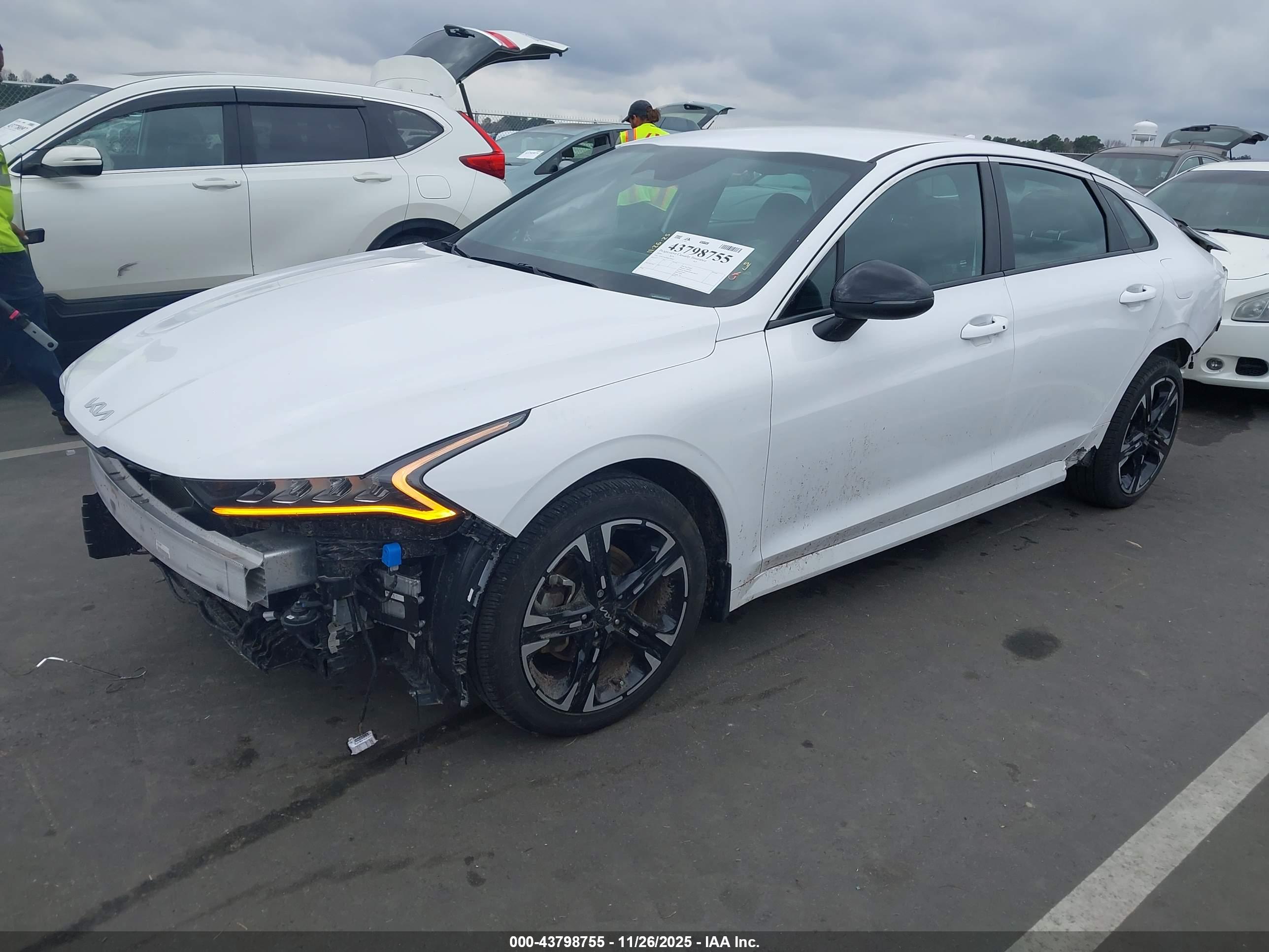 KIA K5 image 2