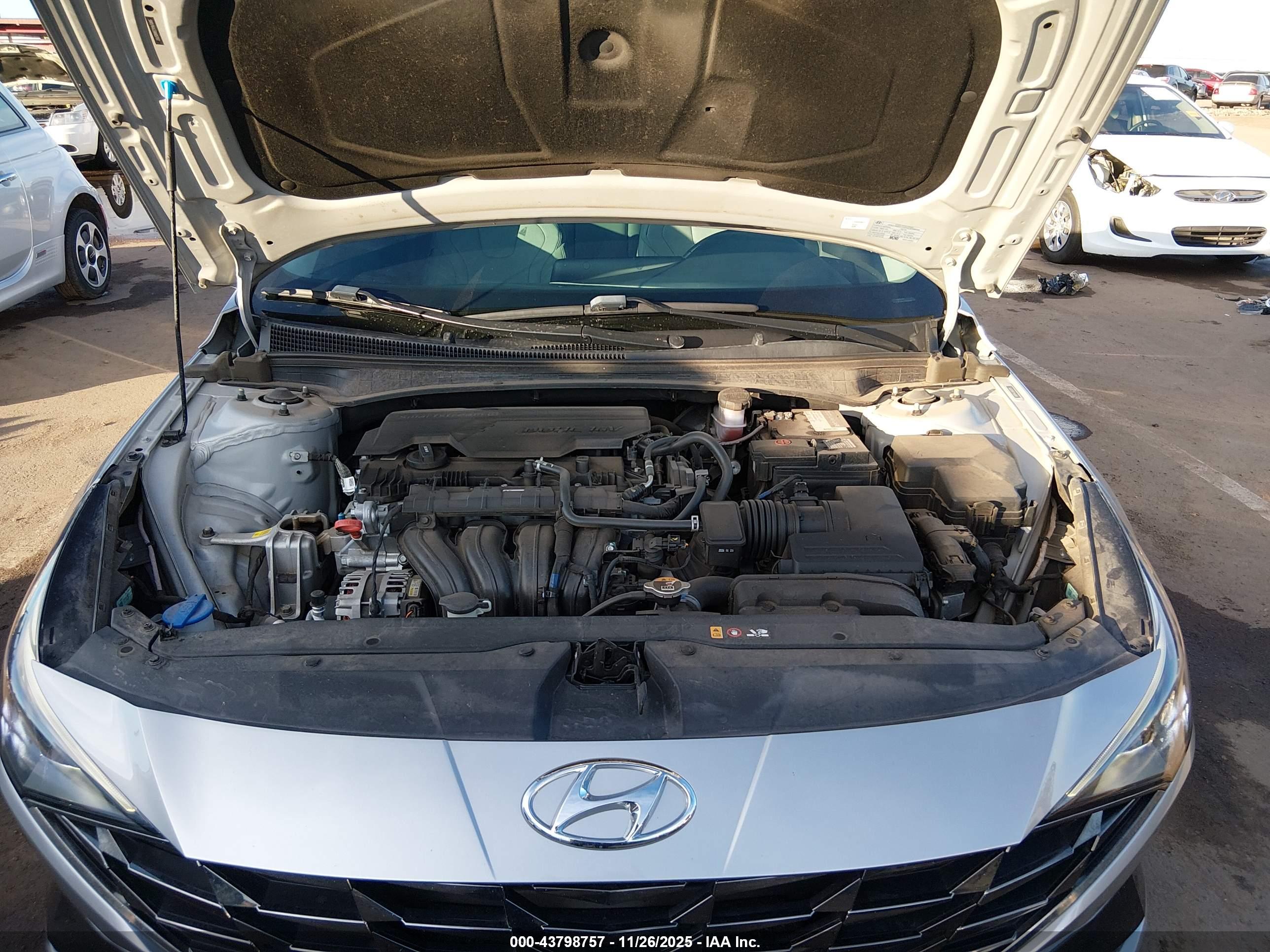 HYUNDAI ELANTRA image 10