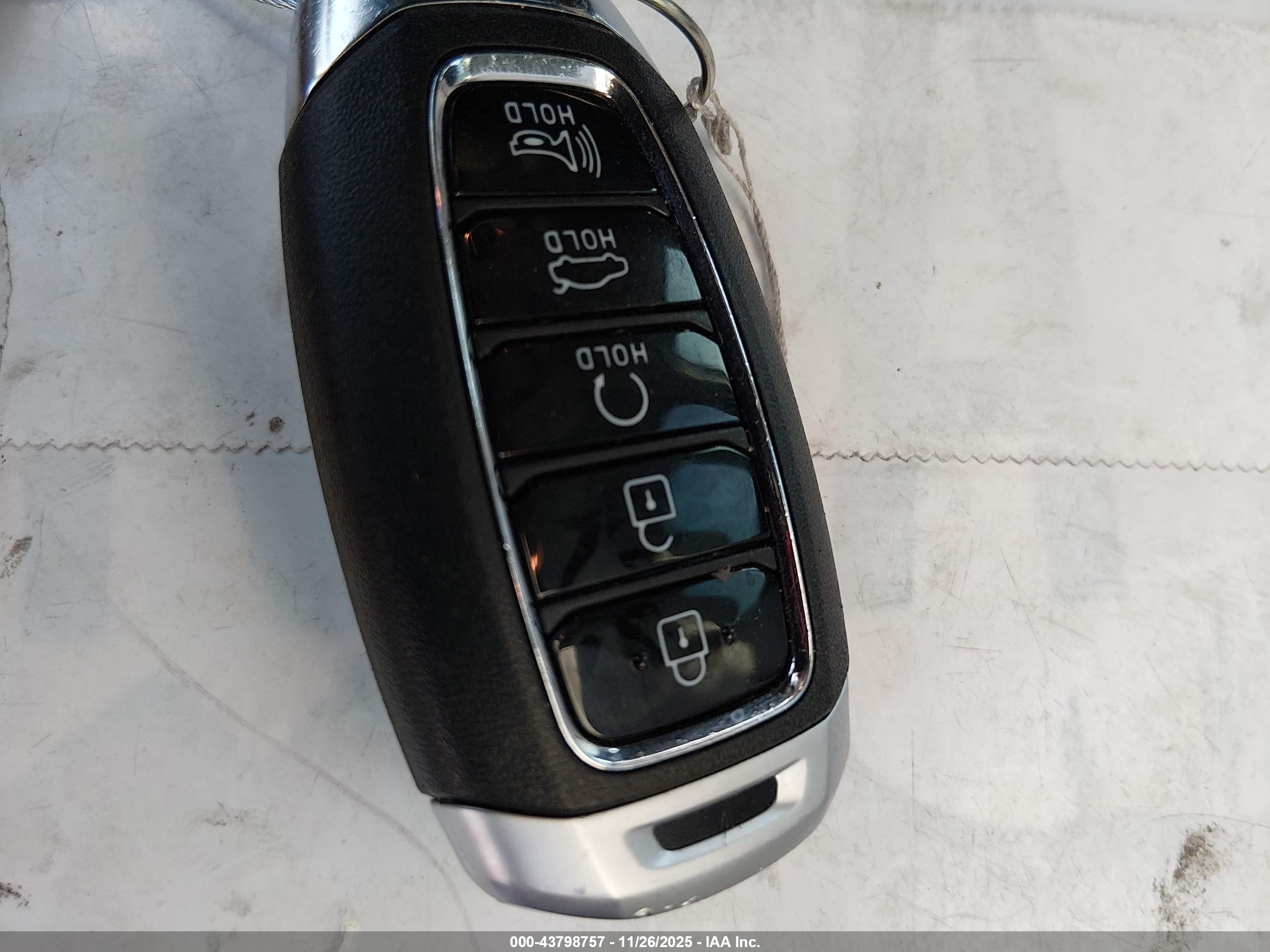 HYUNDAI ELANTRA image 11