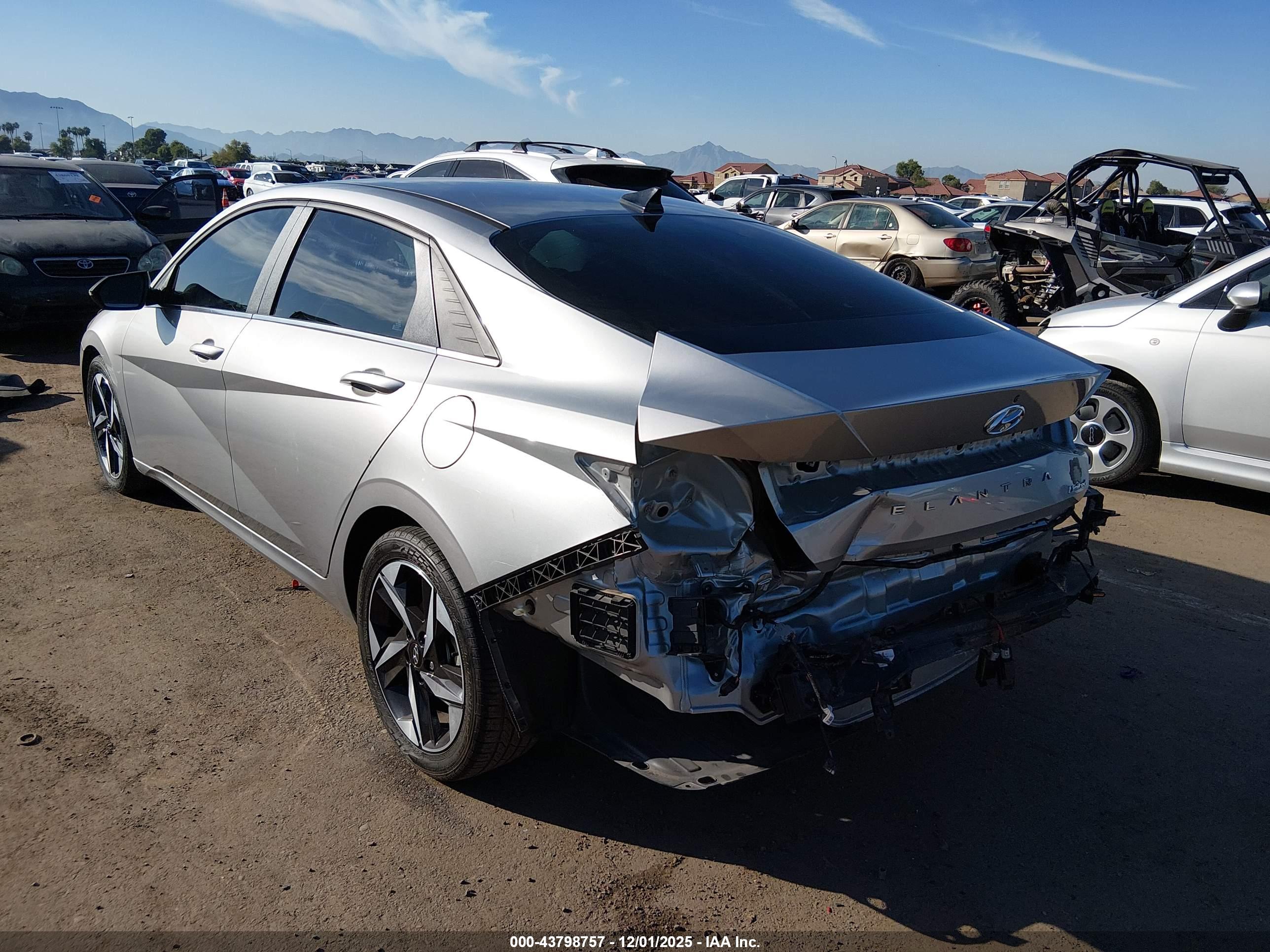 HYUNDAI ELANTRA image 3