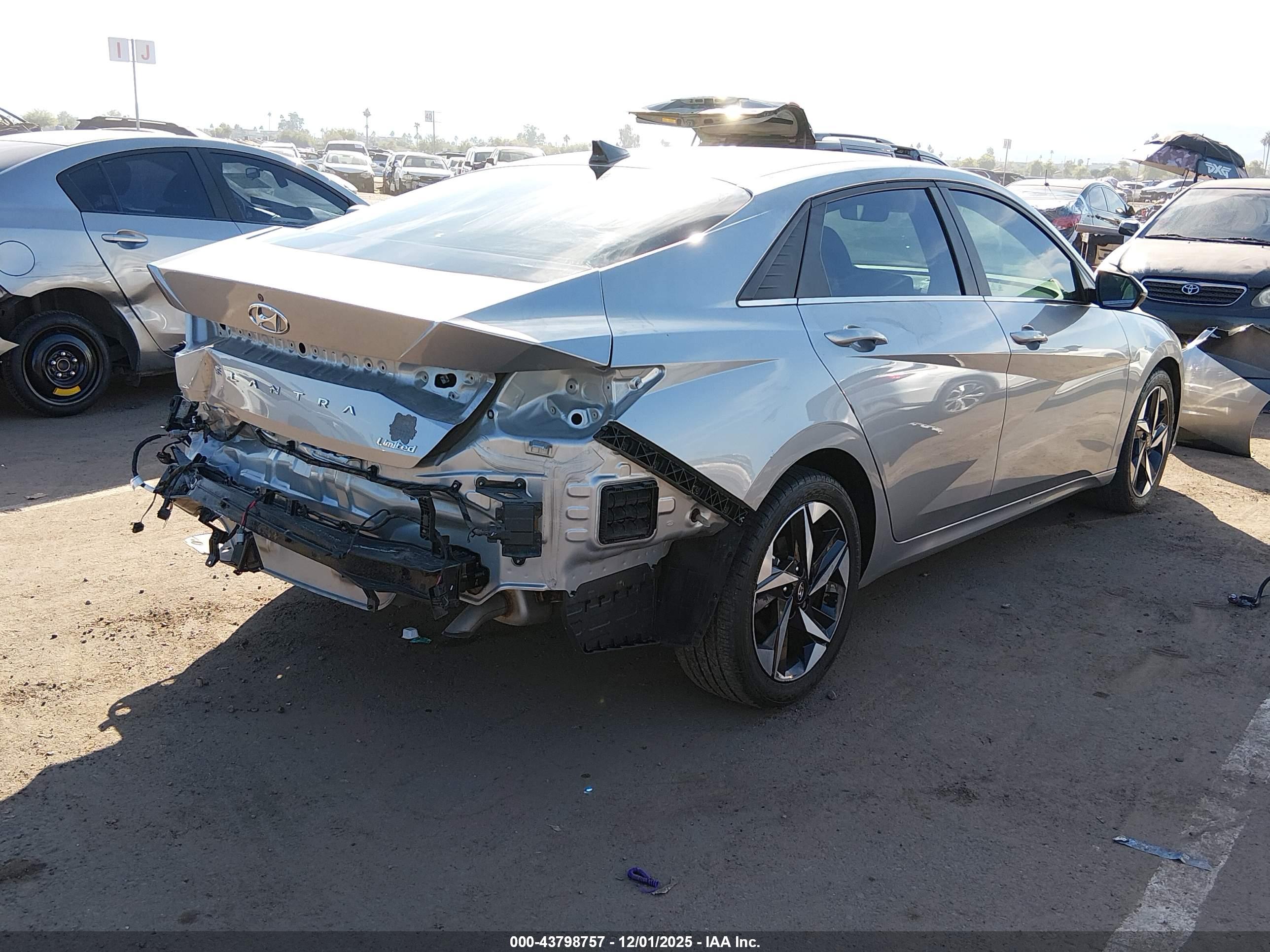 HYUNDAI ELANTRA image 4