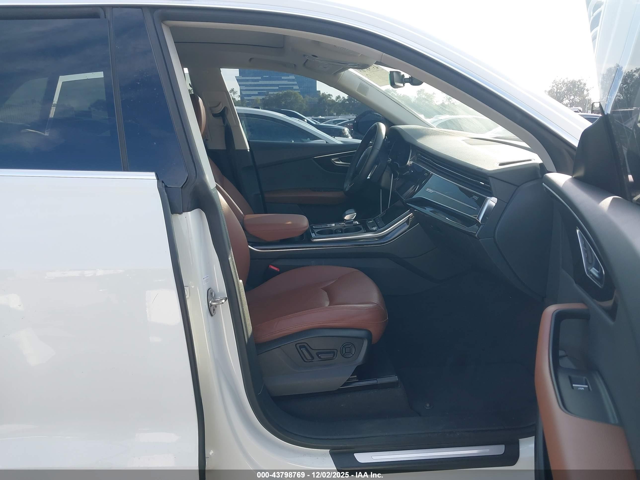 AUDI Q8 image 5