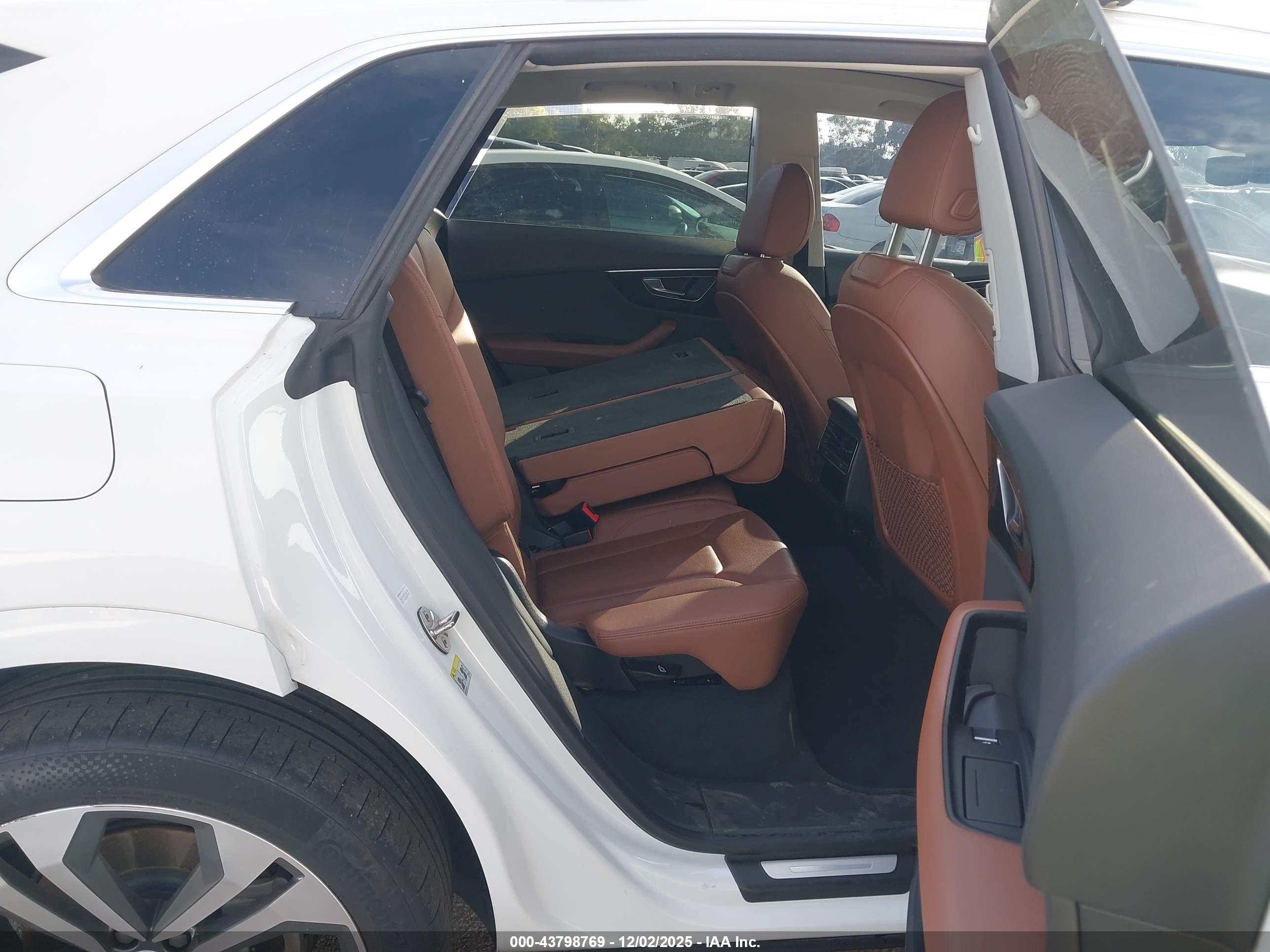AUDI Q8 image 8