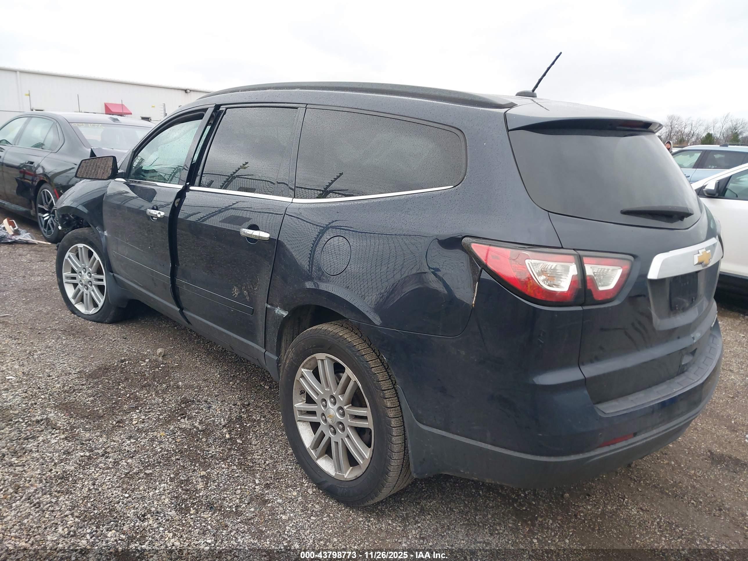 CHEVROLET TRAVERSE image 3