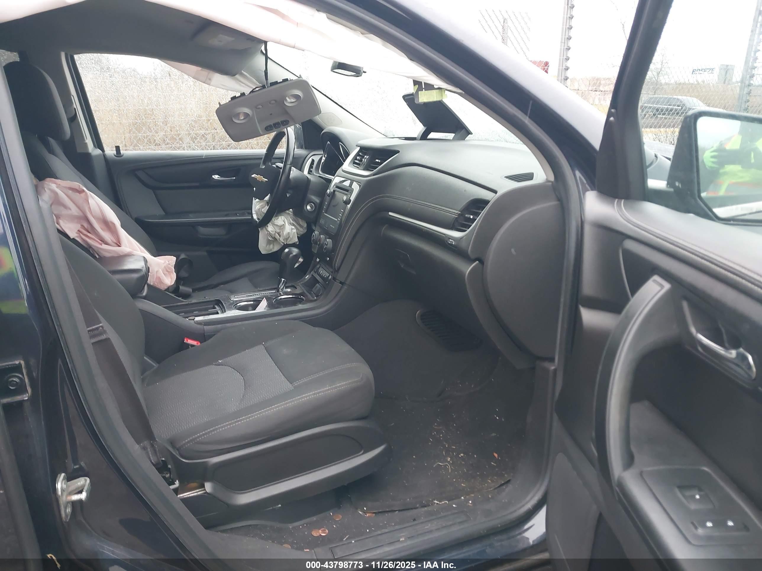 CHEVROLET TRAVERSE image 5