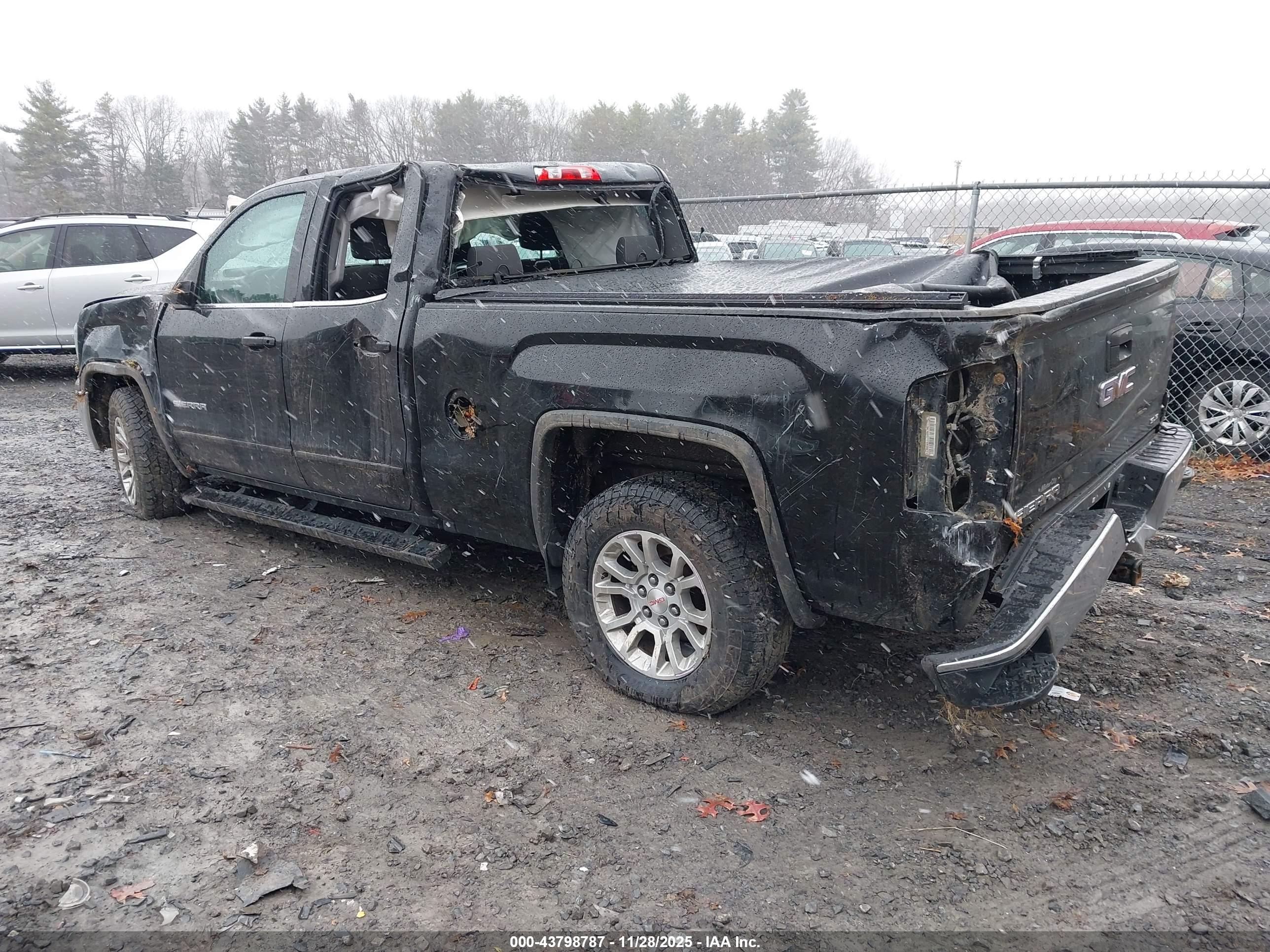 GMC SIERRA image 3