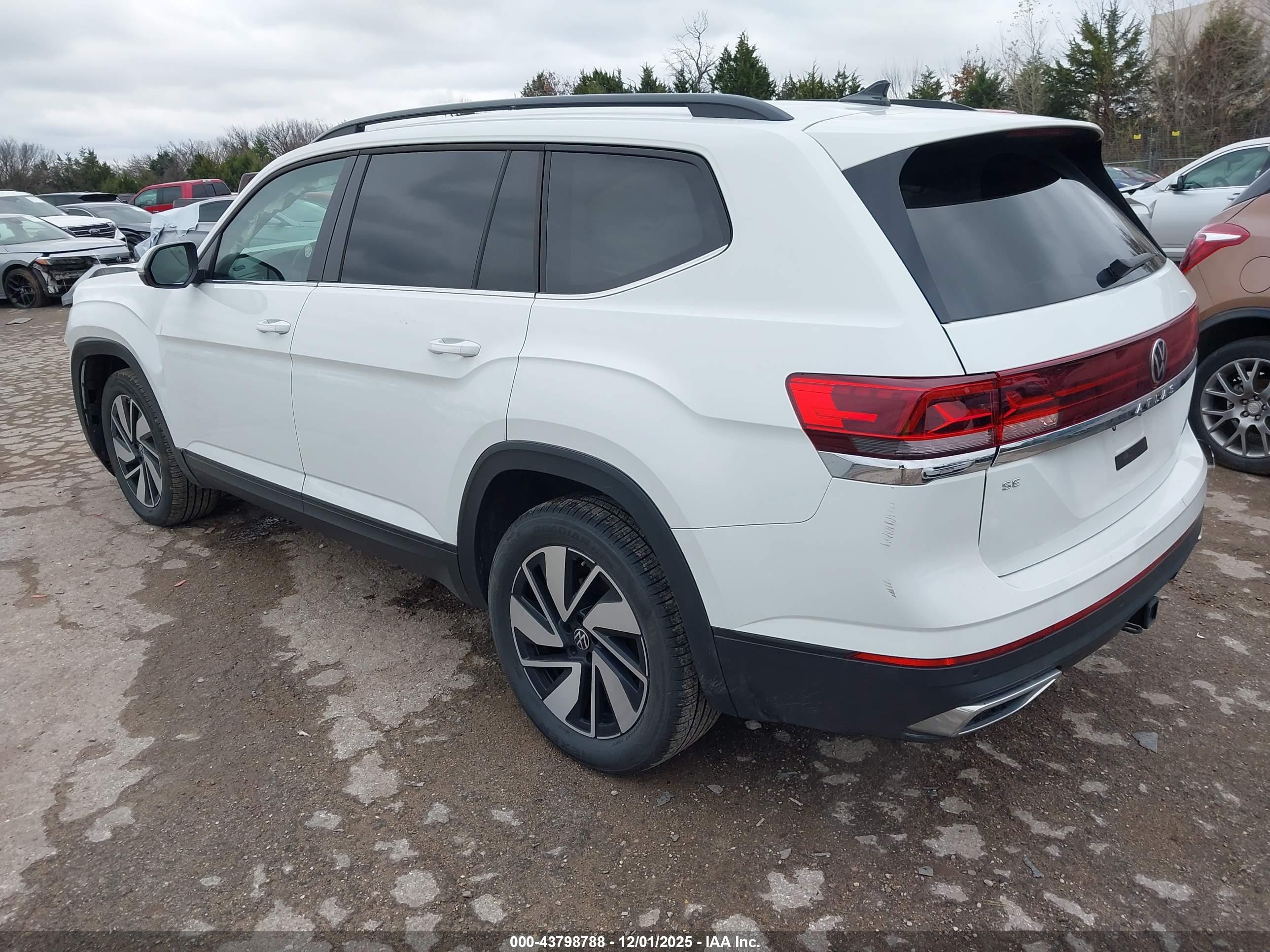 VOLKSWAGEN ATLAS image 3