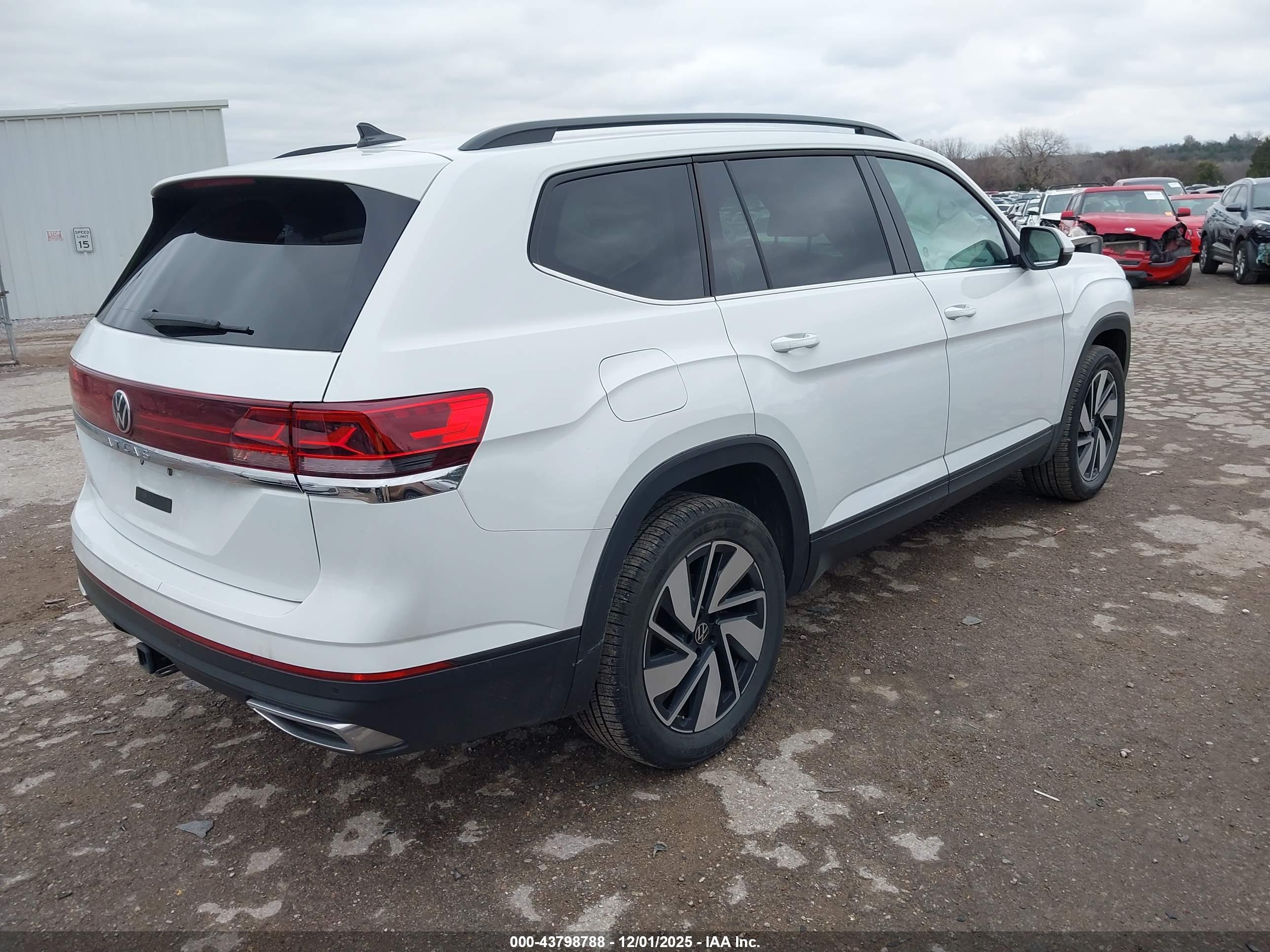 VOLKSWAGEN ATLAS image 4
