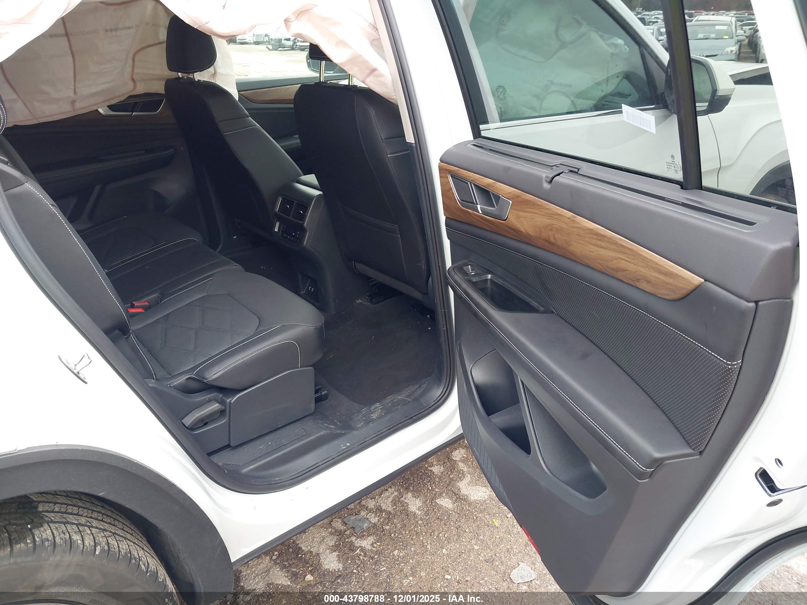 VOLKSWAGEN ATLAS image 8