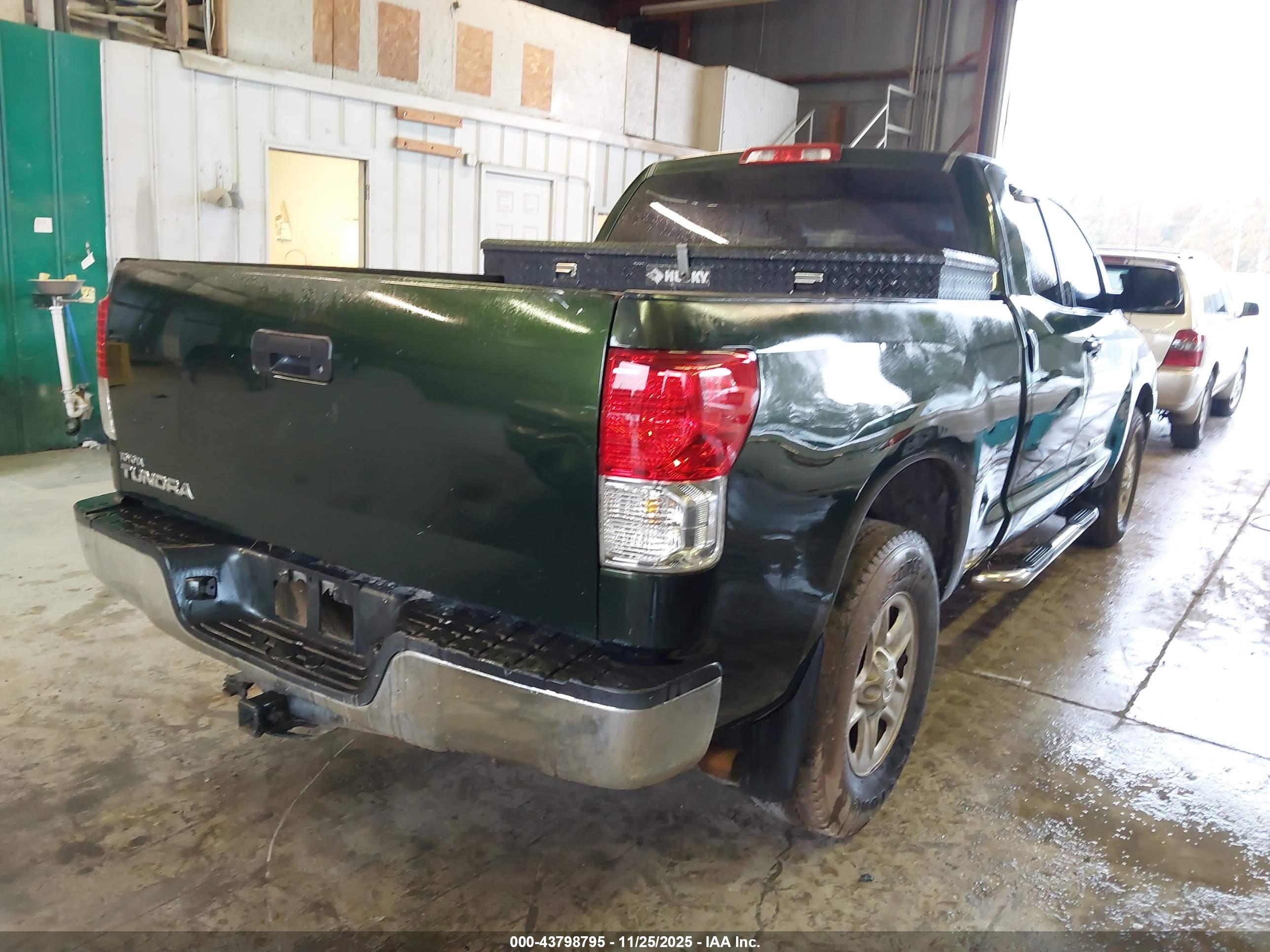 TOYOTA TUNDRA image 4