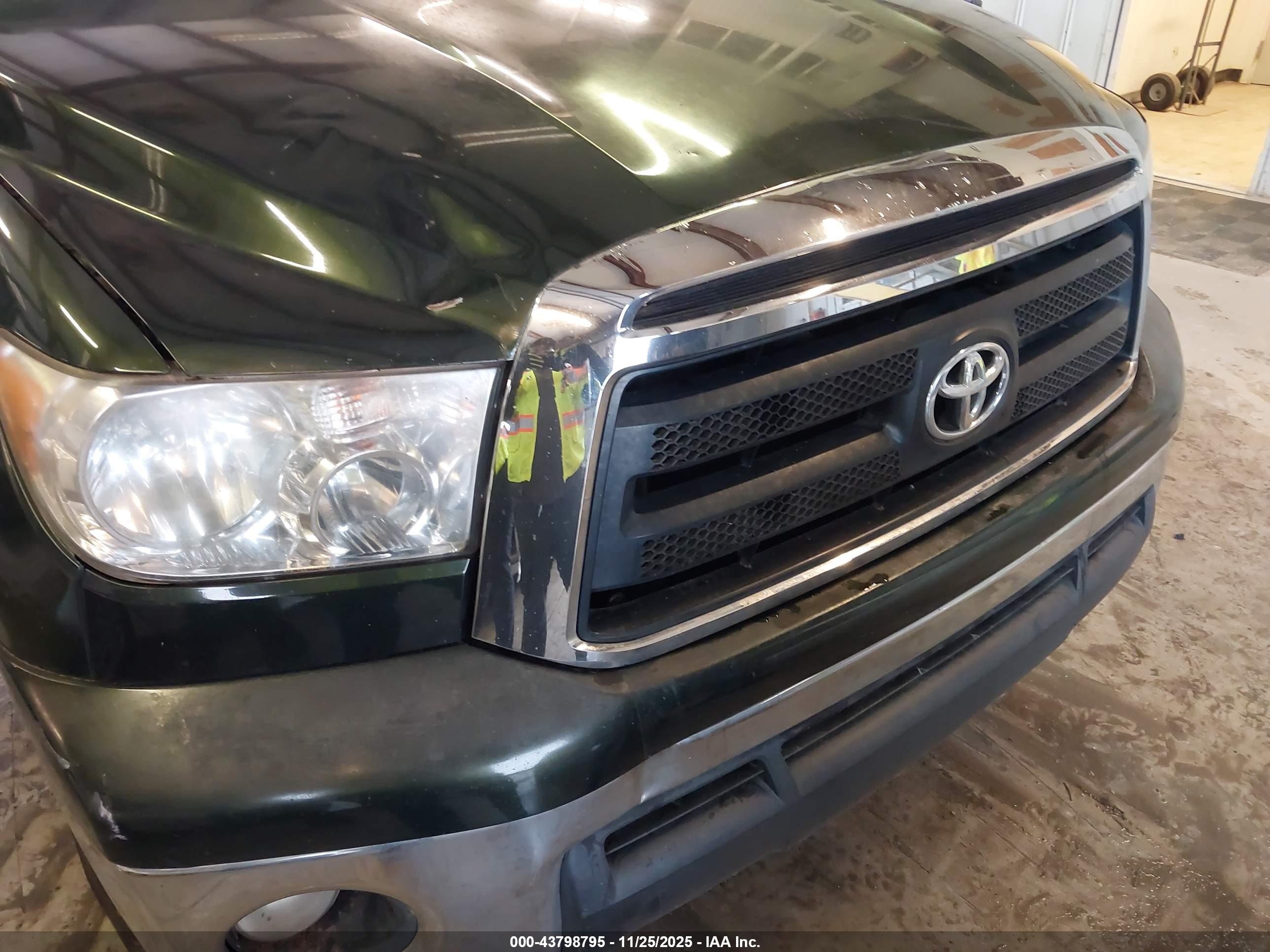 TOYOTA TUNDRA image 6