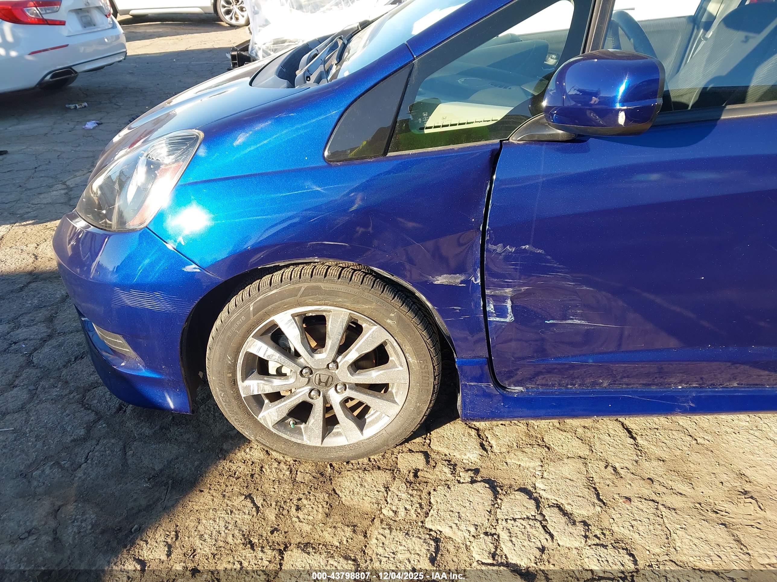 HONDA FIT image 6