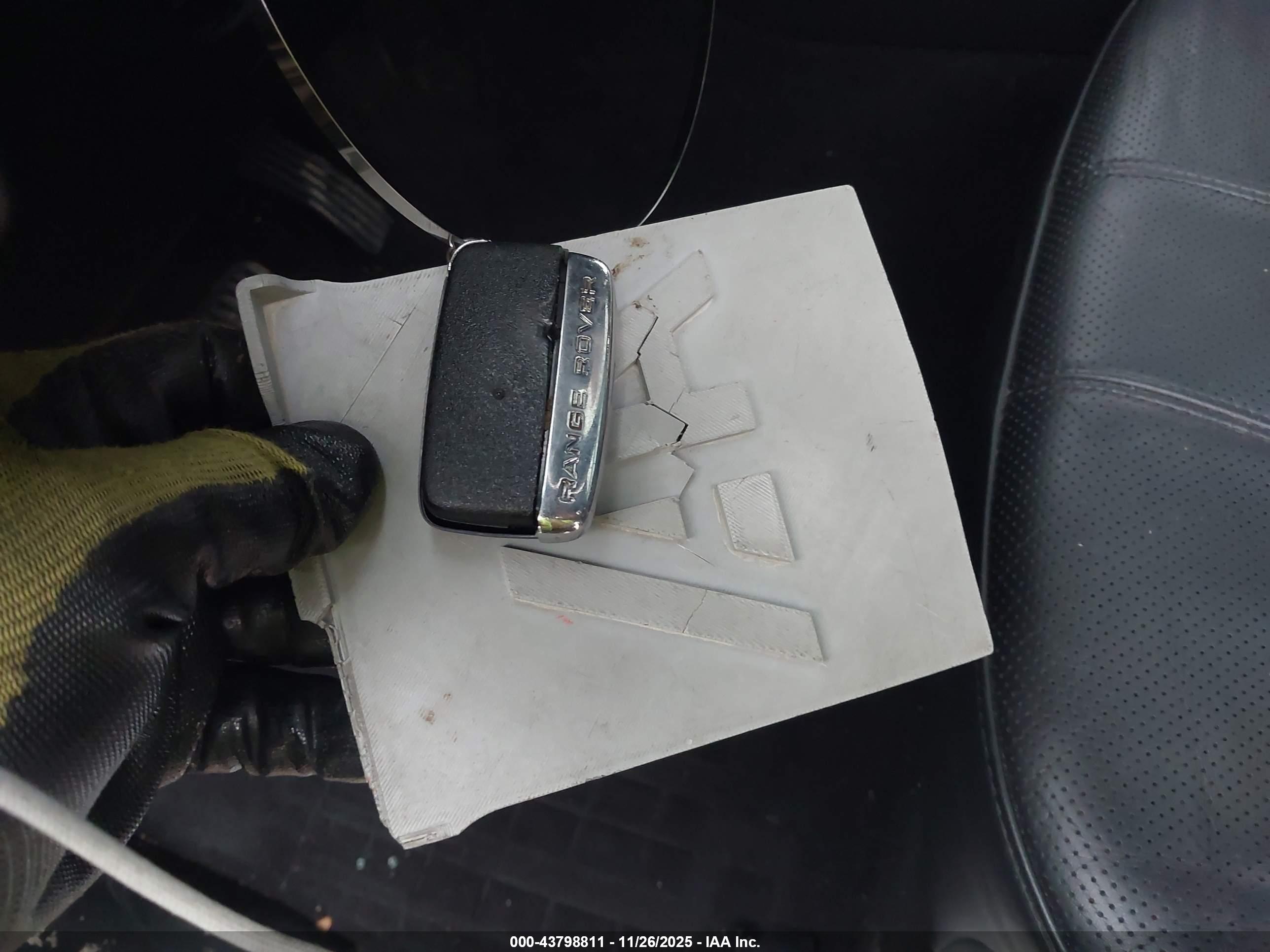 LAND ROVER image 11