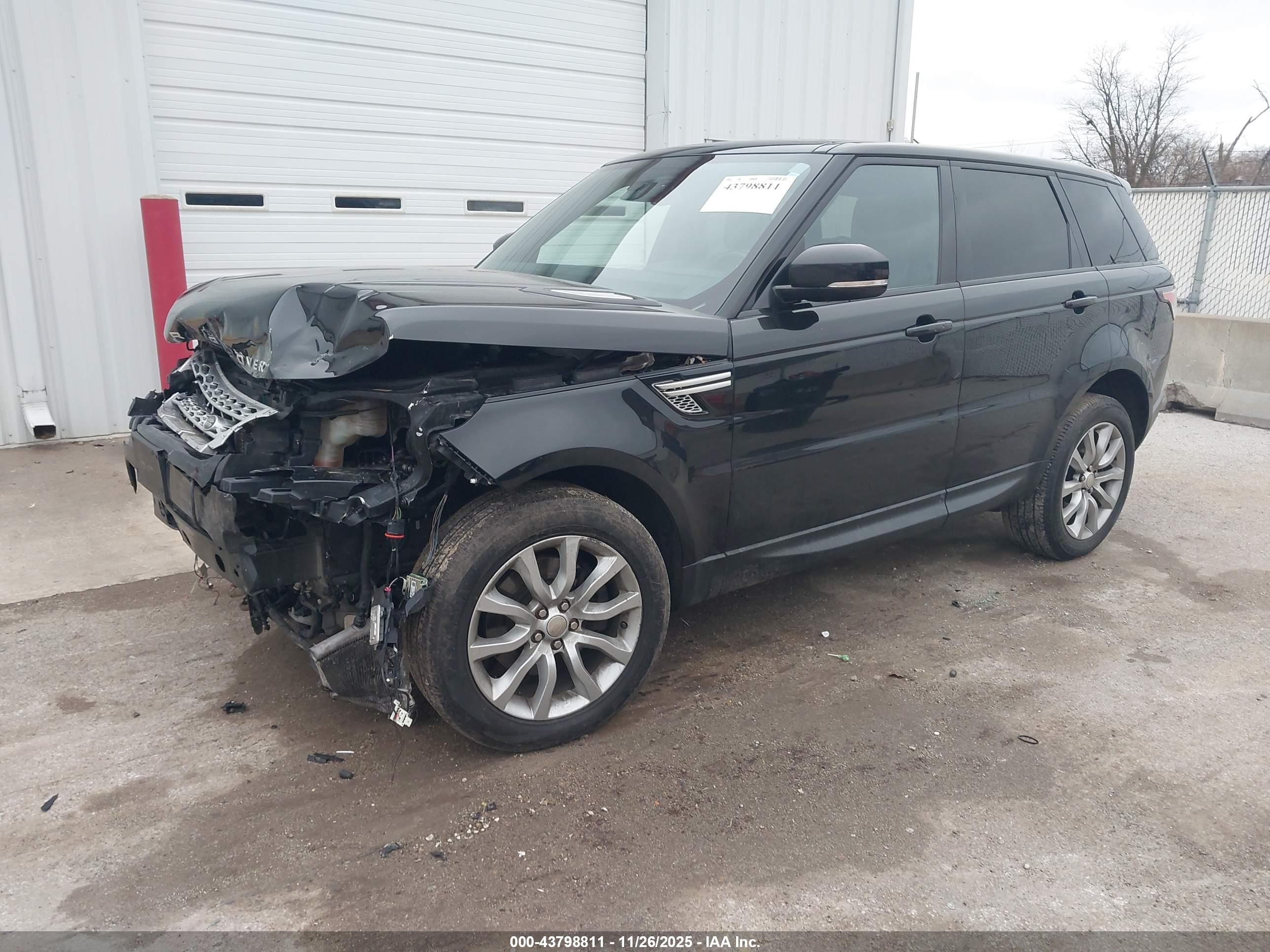 LAND ROVER image 2