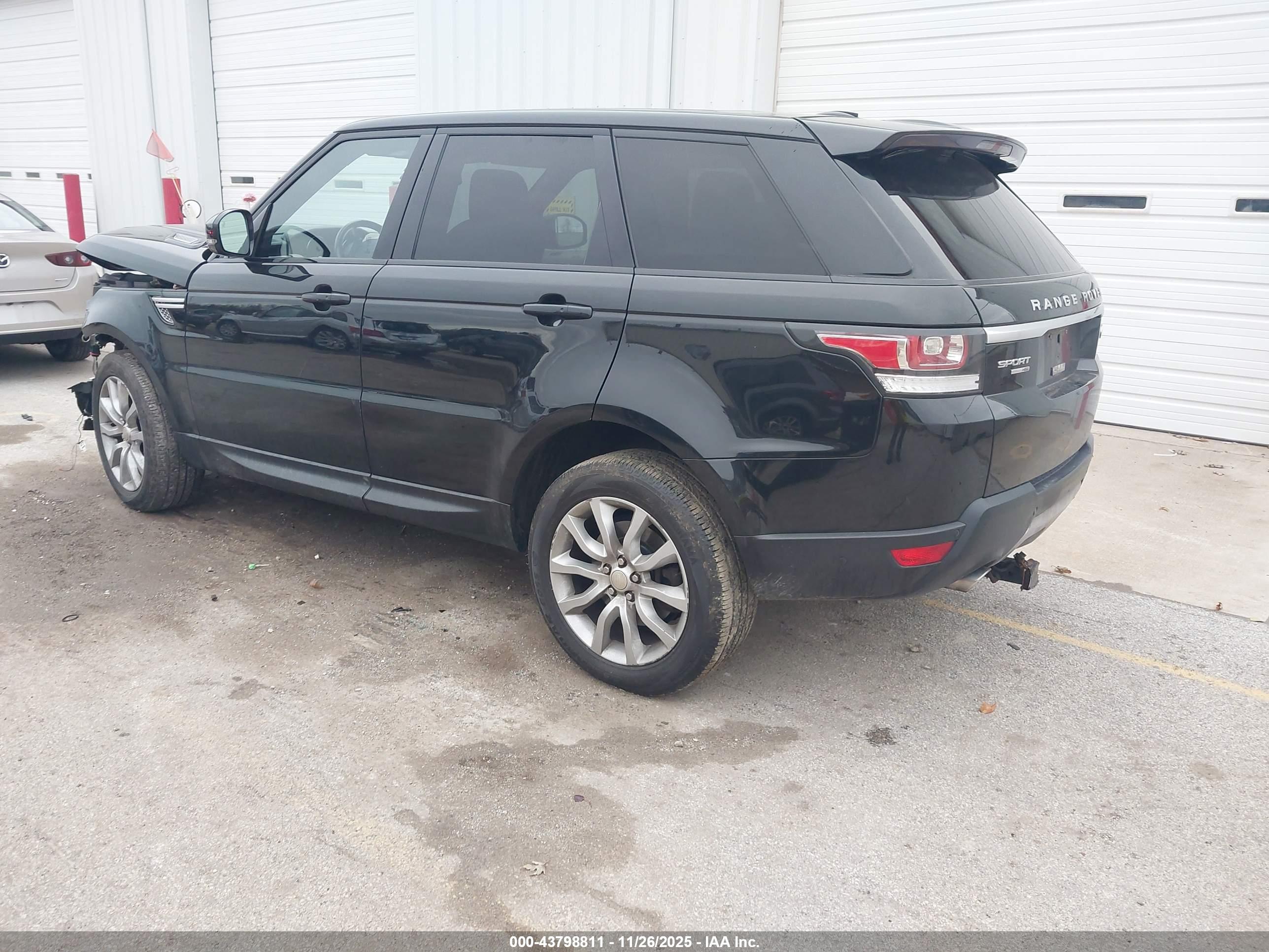 LAND ROVER image 3