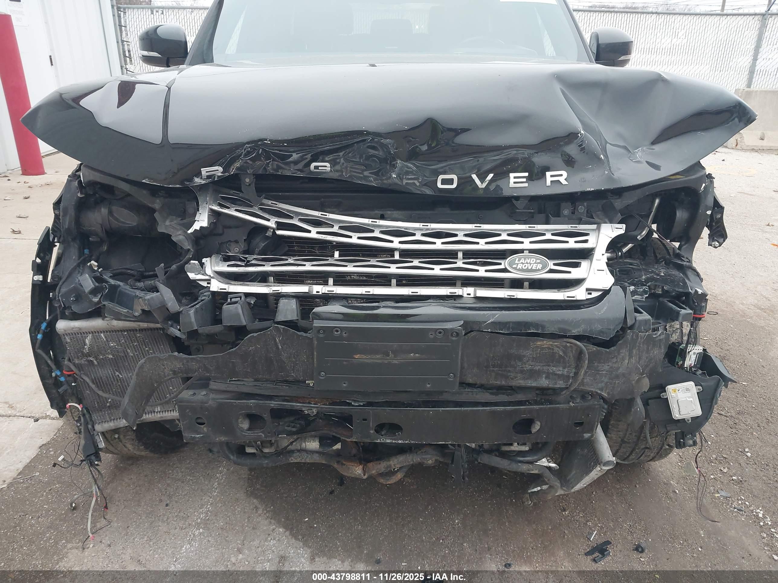 LAND ROVER image 6