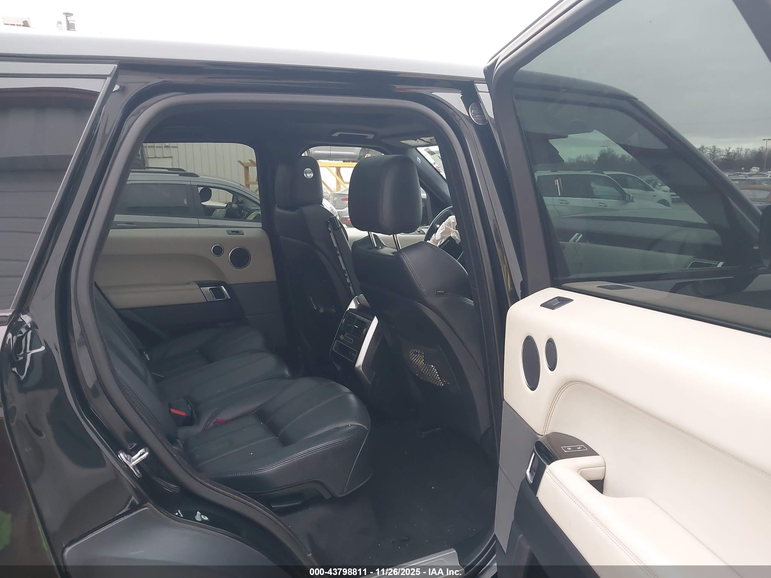 LAND ROVER image 8
