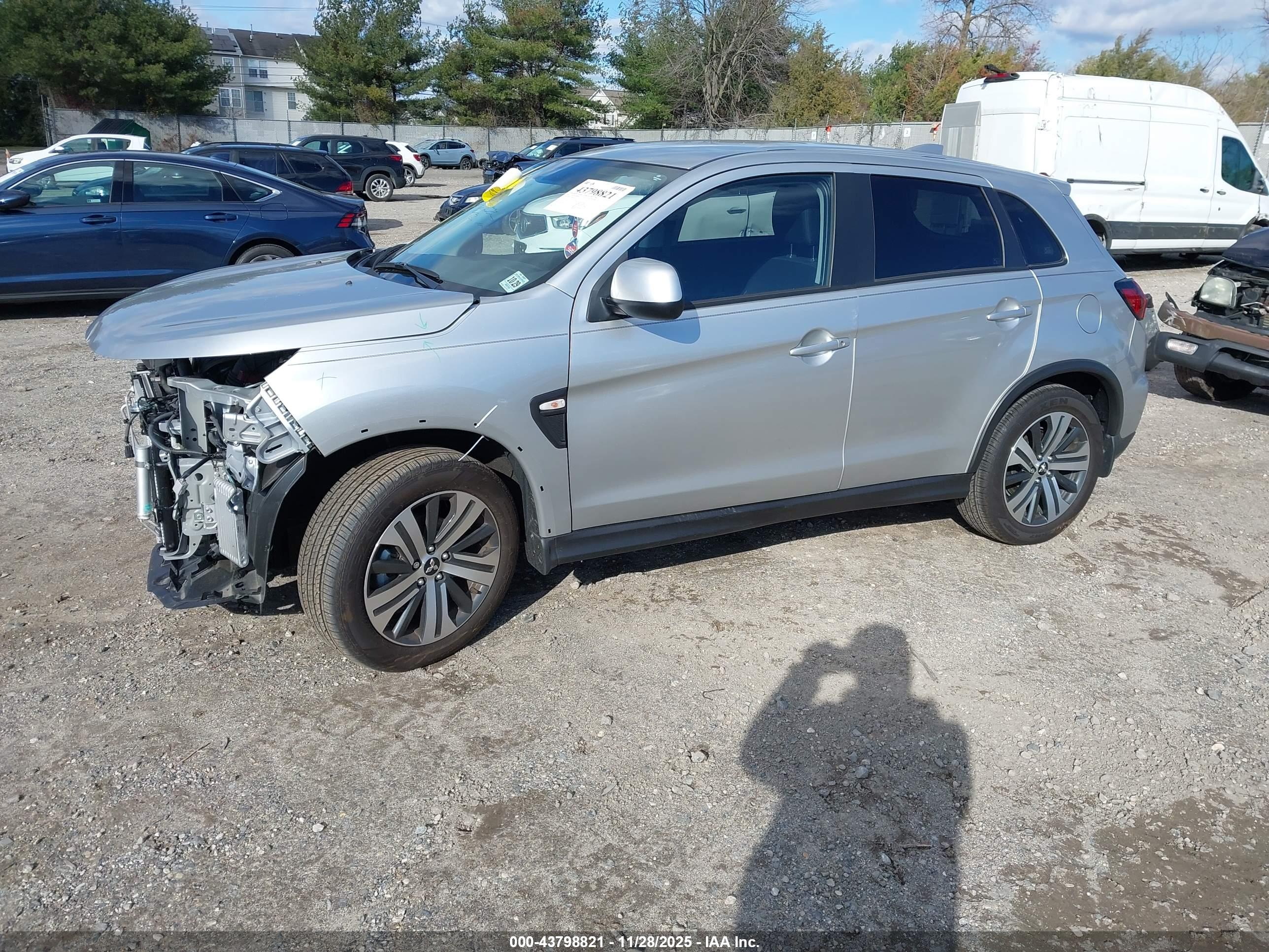 MITSUBISHI OUTLANDER image 2
